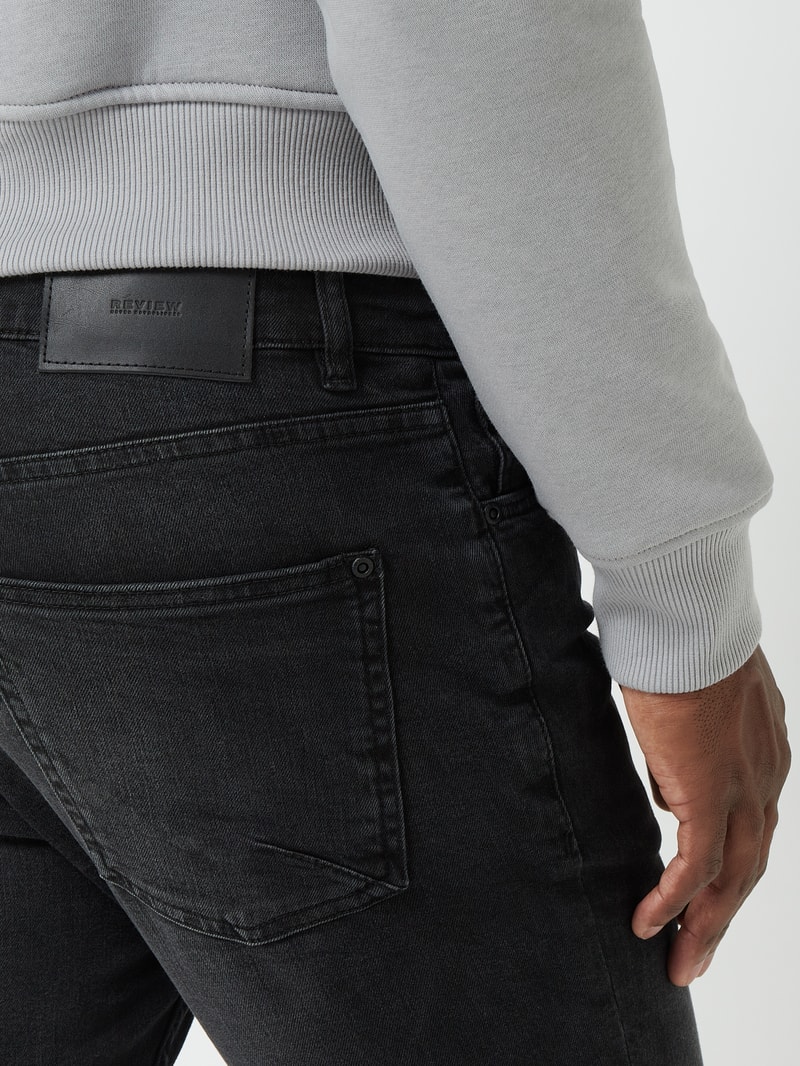 Skinny Fit Jeans mit Stretch-Anteil in schwarz