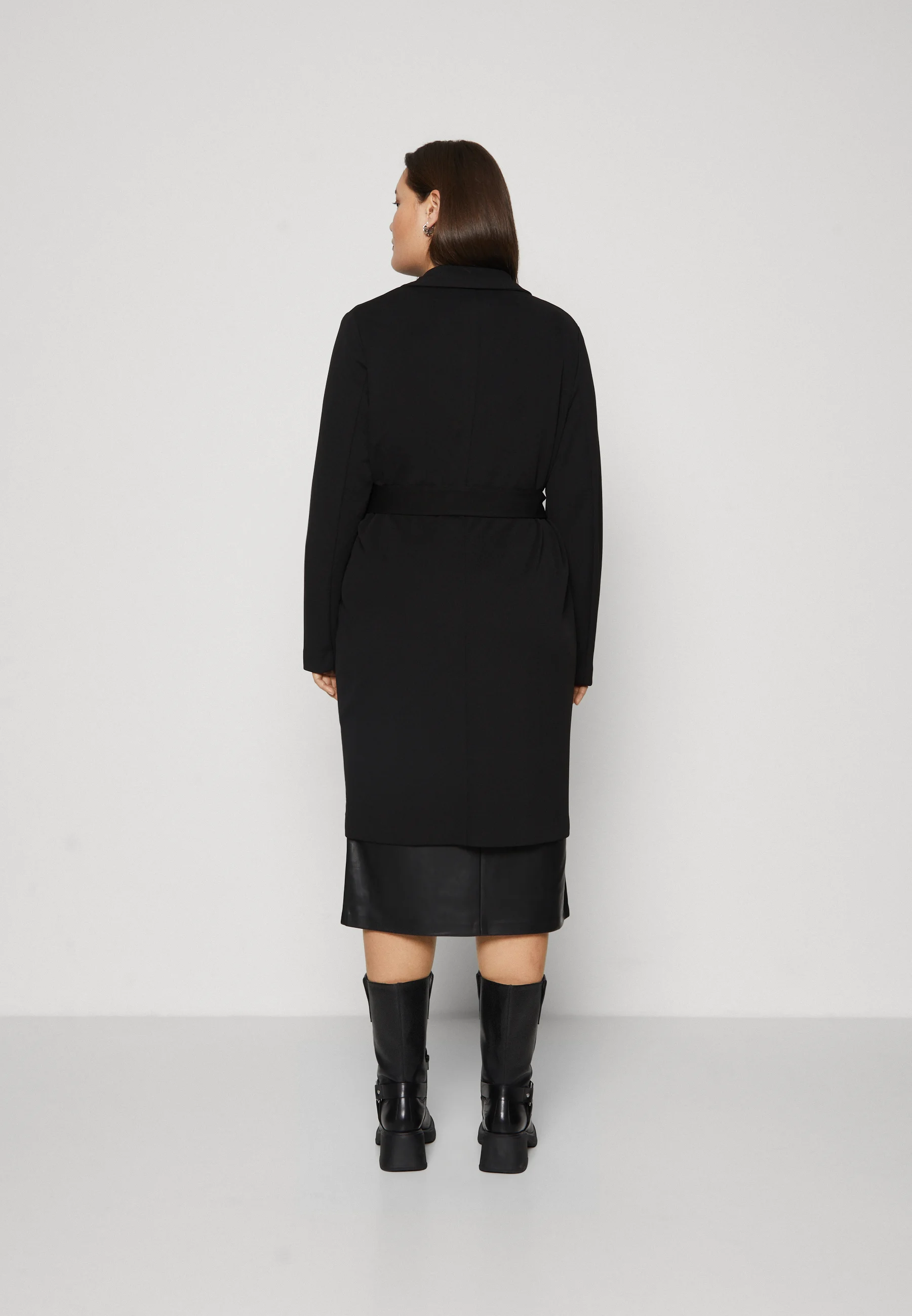 Vero Moda Curve VMCLIVA LONG TIE BLAZER - Abrigo corto