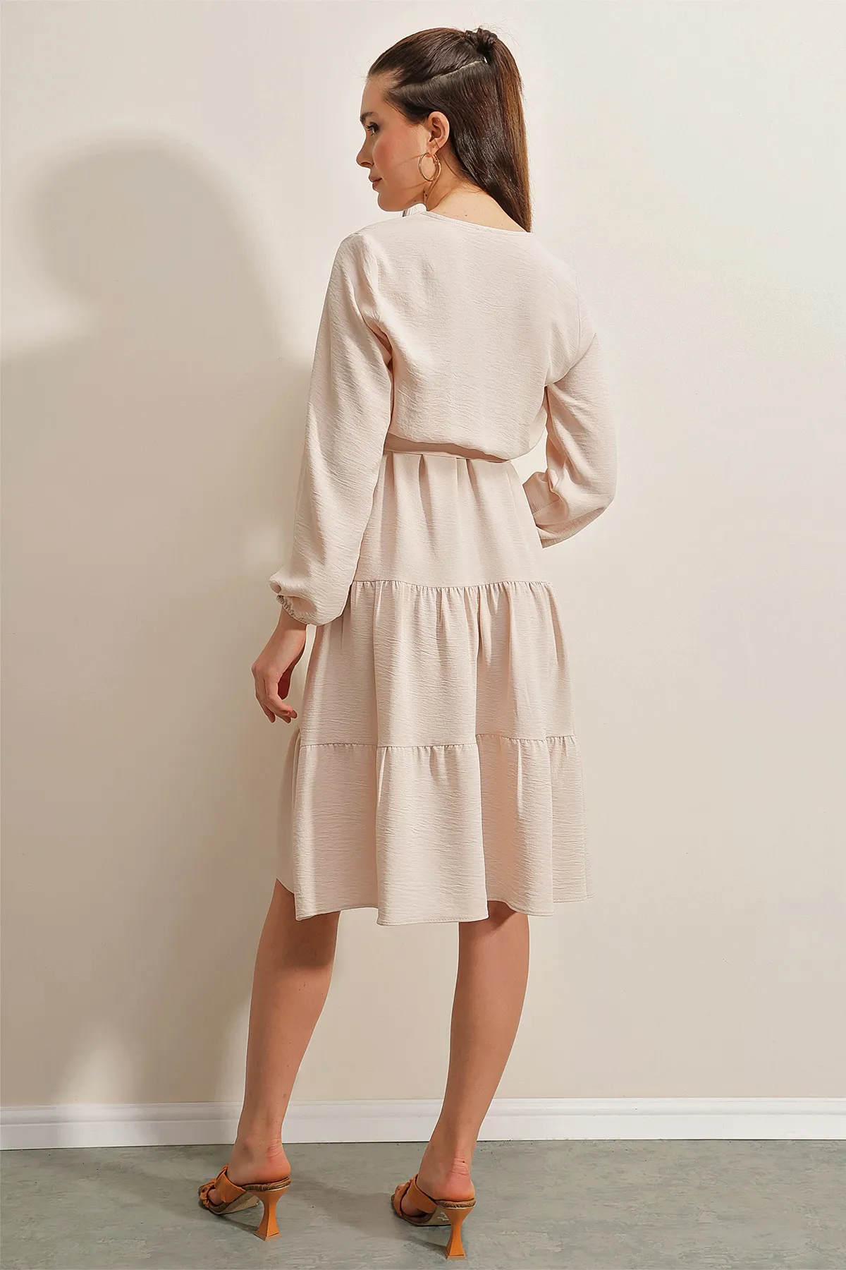 Bigdart  2369 Zweireihiges Volantkleid mit Kragen – Beige