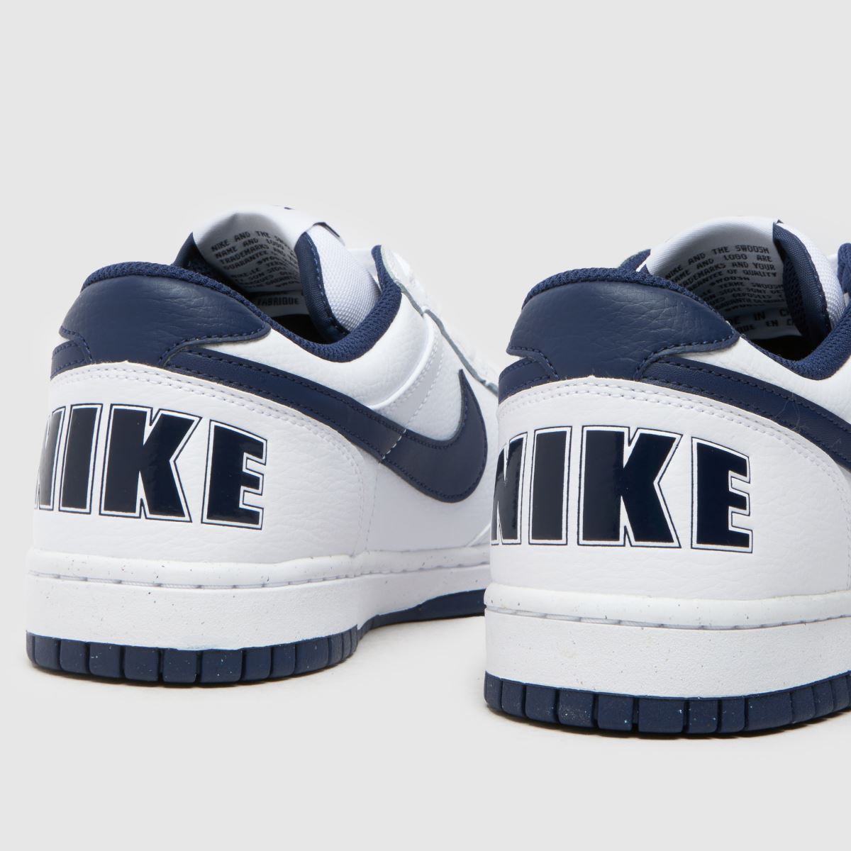 Nike – stora låga sneakers i vitt och marinblått