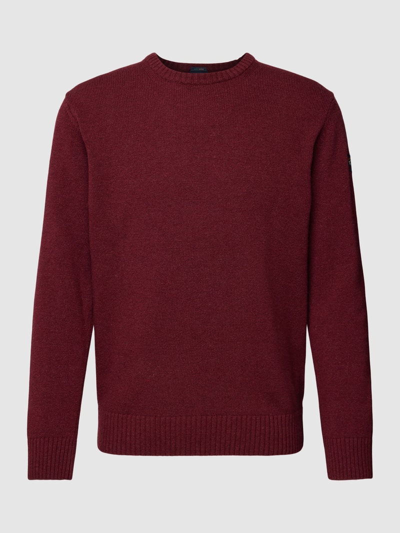 Strickpullover mit Label-Patch in bordeaux rot