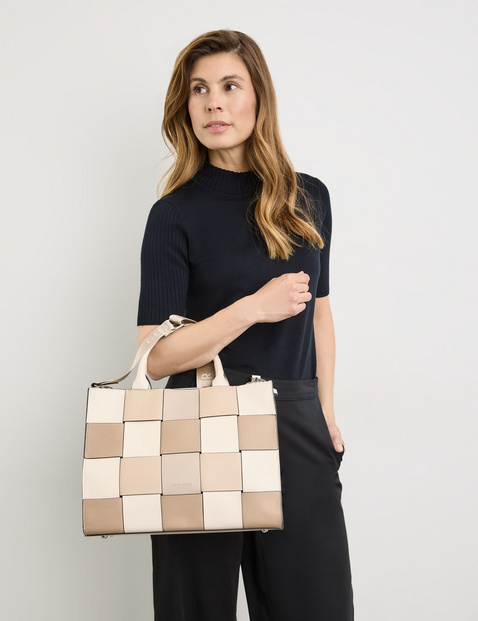 Handtasche mit verstärktem Unterboden