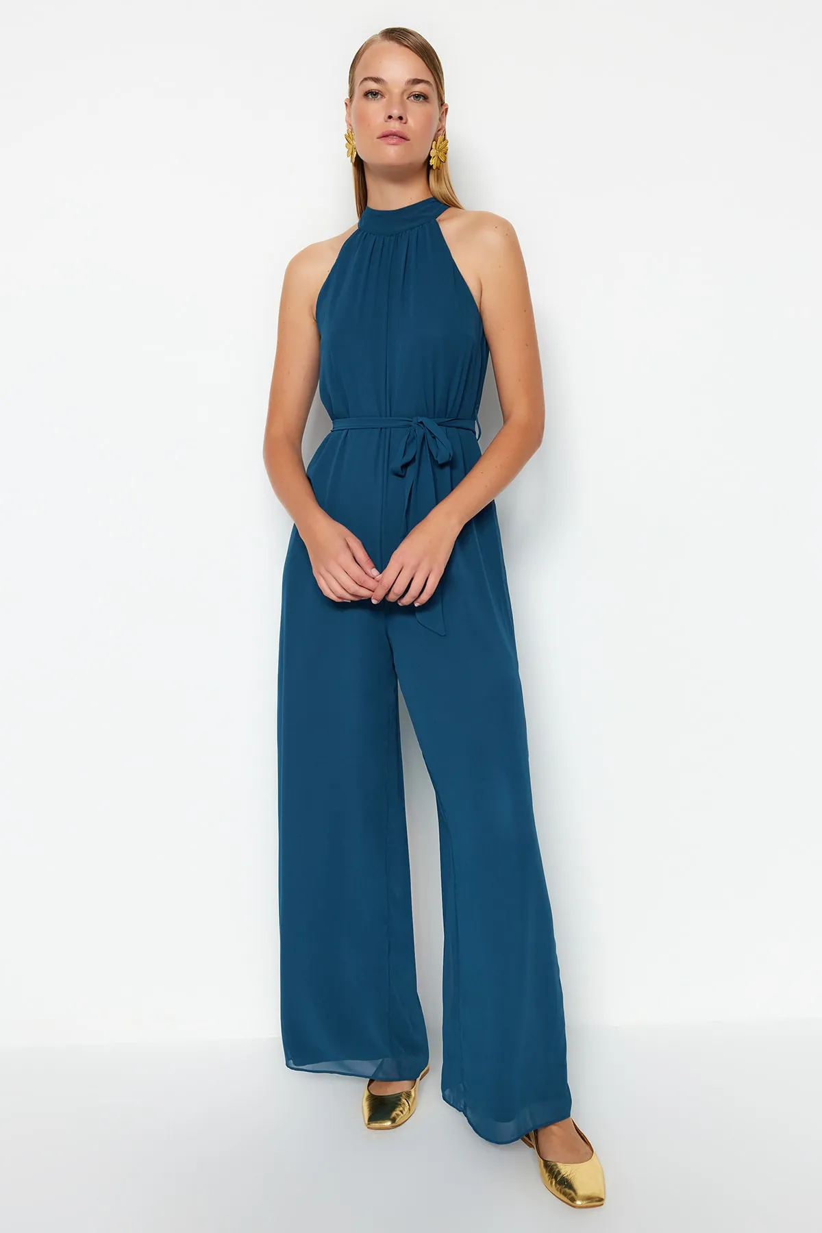 Trendyol Collection  Gewebter Overall aus Öl-Chiffon TWOSS23TU00093