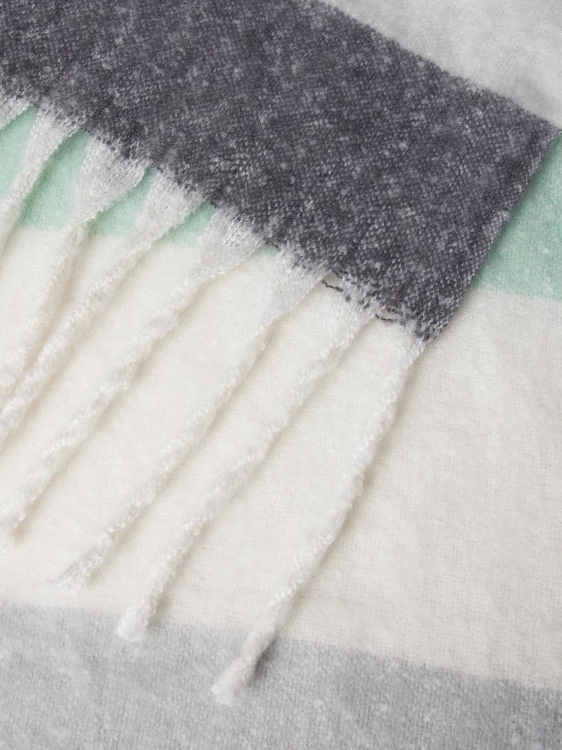 Schal im Colour-Blocking-Design Modell 'Asketa' in mint