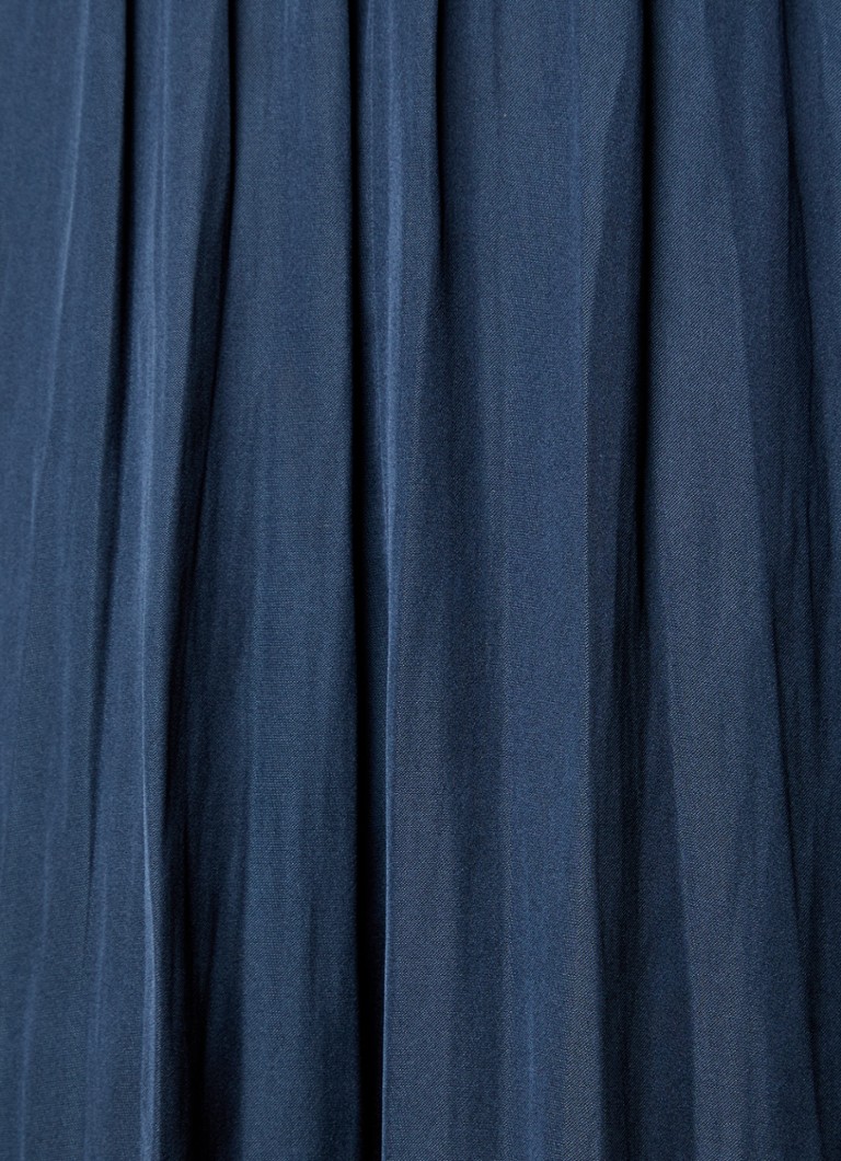 Vestido midi de satén de Maje con escote en V