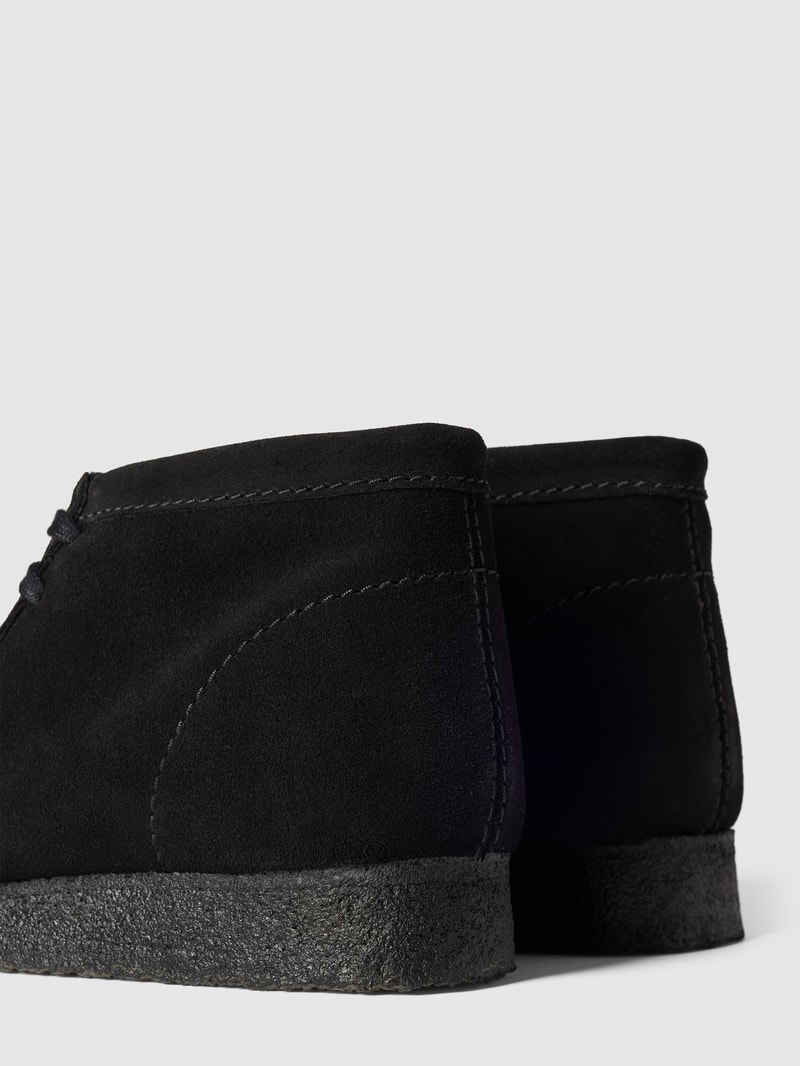 Boots aus echtem Leder Modell 'WALLABEE' in schwarz