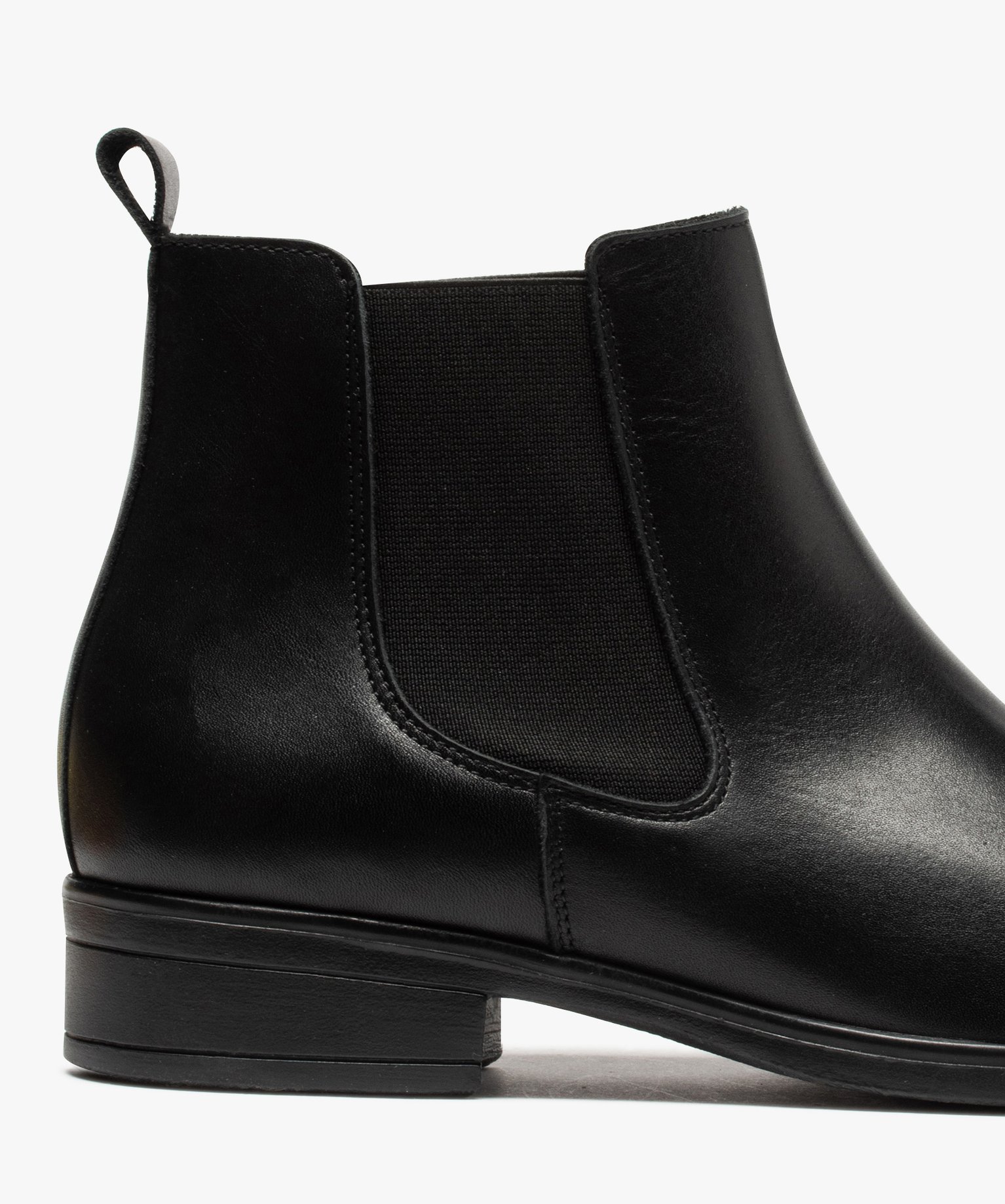 Boots femme à talon plat unis en cuir style Chelsea noir | GEMO