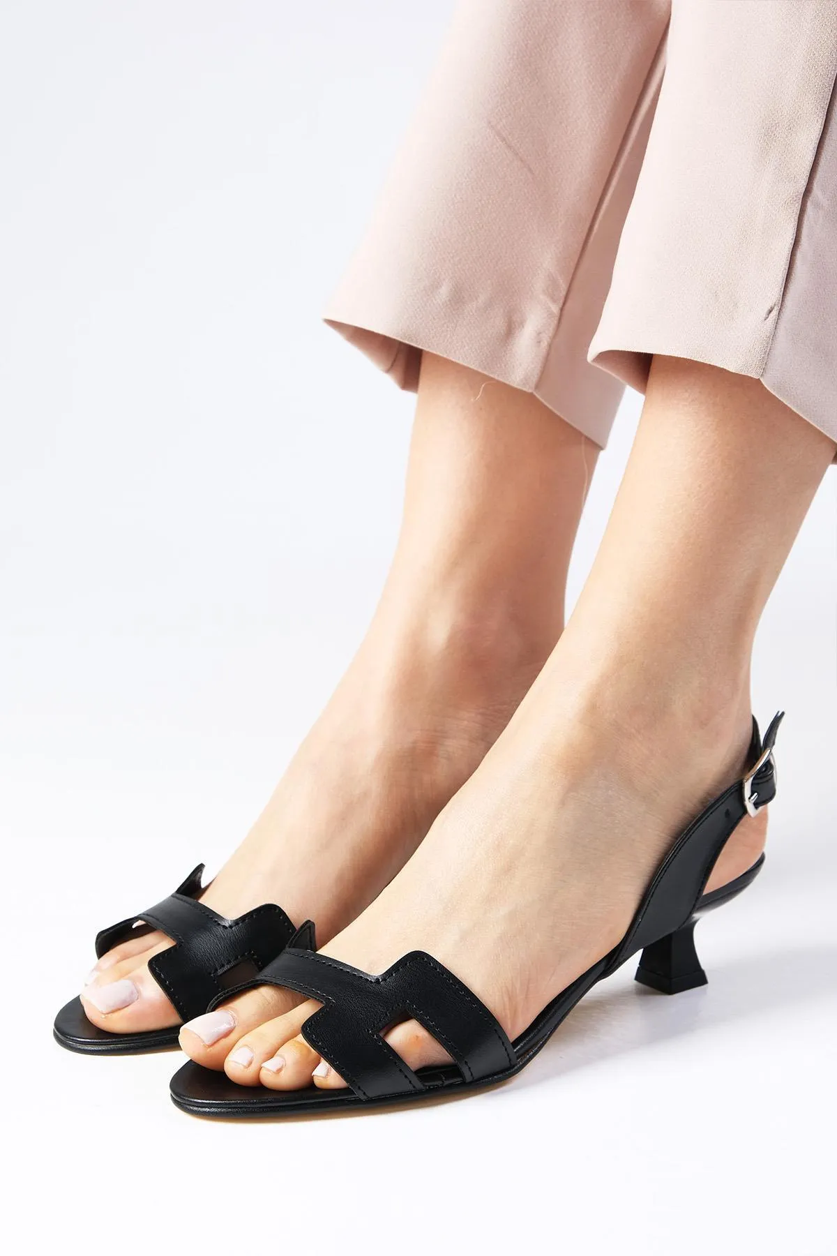 Mio Gusto  Schwarze Damenschuhe mit niedrigem Absatz von Romy