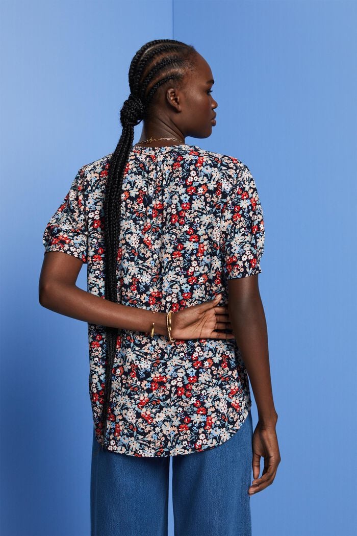 Florale Bluse mit geschlitztem Ausschnitt
