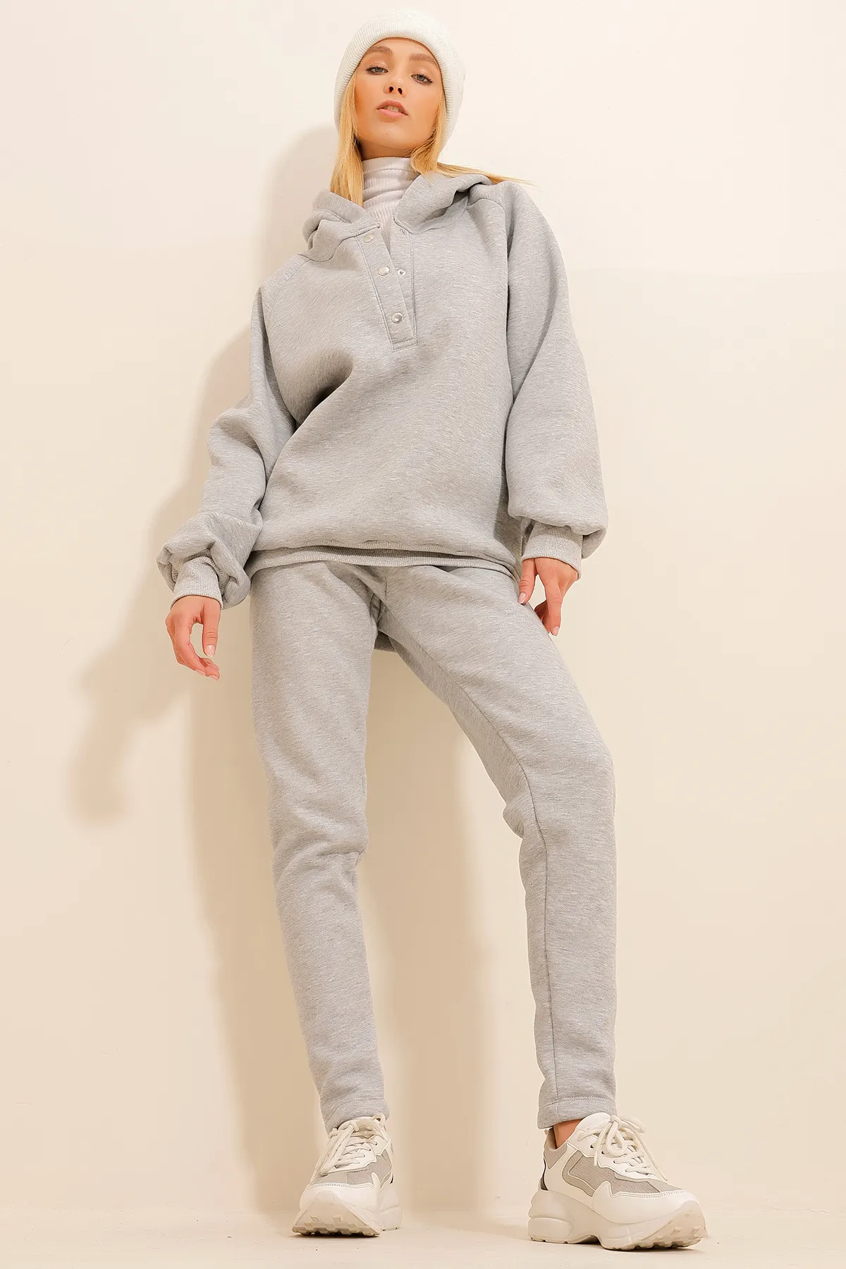 Trend Alaçatı Stili  Grauer 3-Faden-gerippter Kapuzenpullover und Druckknopfverschluss-Trainingsanzug für Damen ALC-X11074