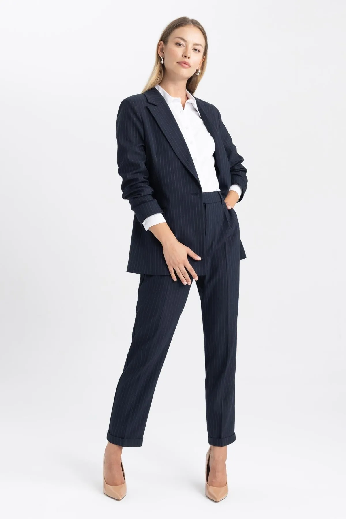 DeFacto  Tapered Fit Hose mit hoher Taille und doppeltem Bein und Taschen B3061ax23au
