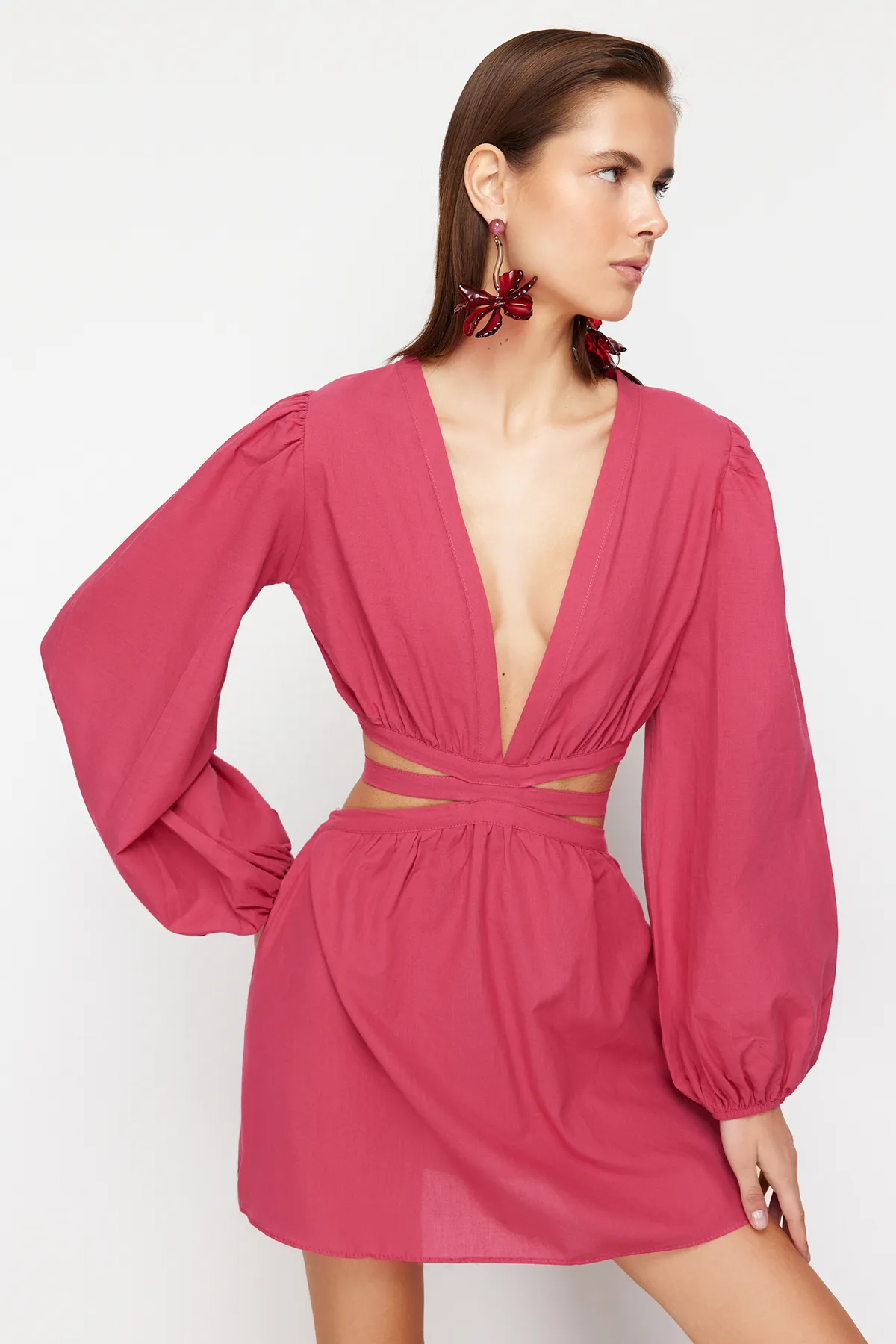 Trendyol Collection  Fuchsia Mini gewebtes Cut-Out/Fenster-Strandkleid TBESS23EL00140
