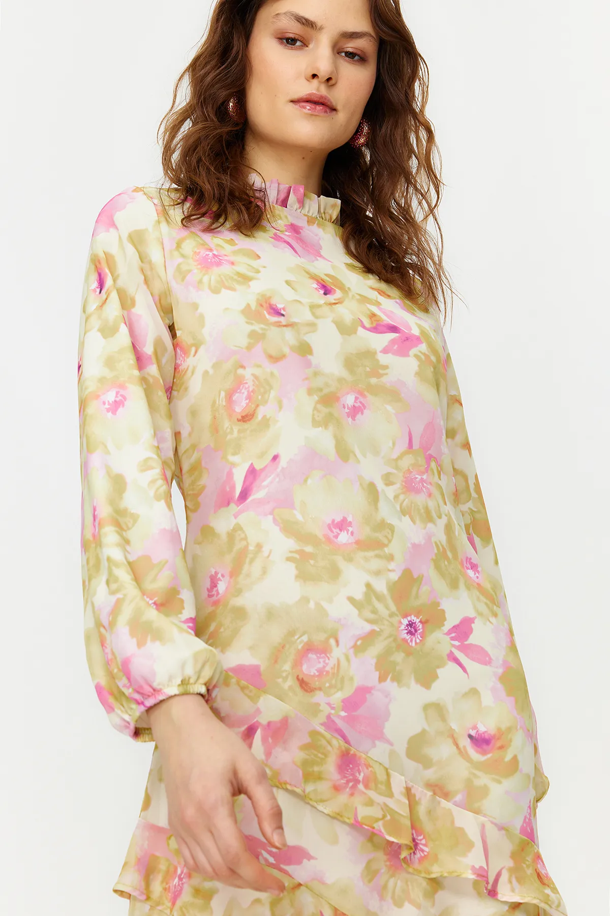 Trendyol Modest  Grüner Blumenrock, gerüschtes, gefüttertes Kleid aus gewebtem Chiffon TCTSS24EB00036
