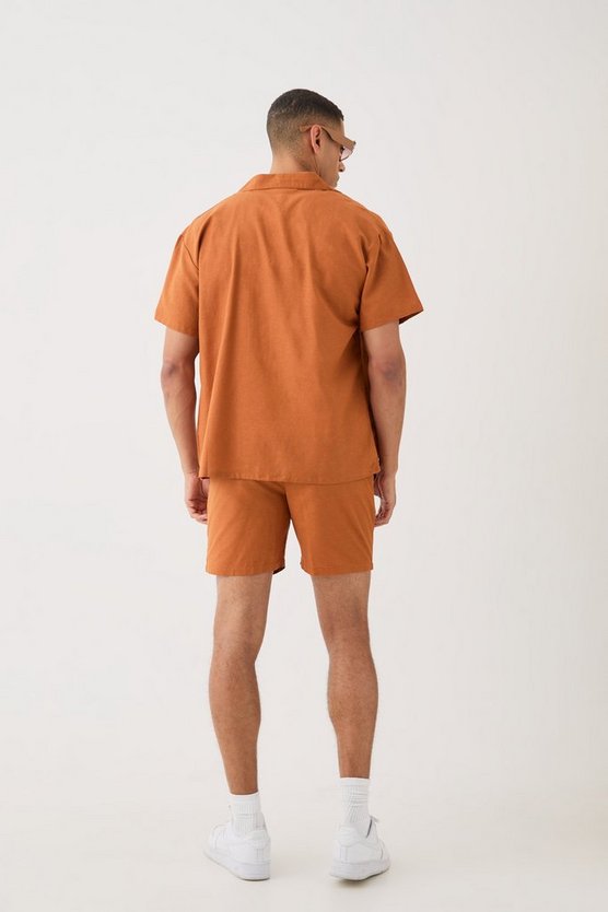 Kurzärmliges kastiges Leinen-Hemd & Shorts