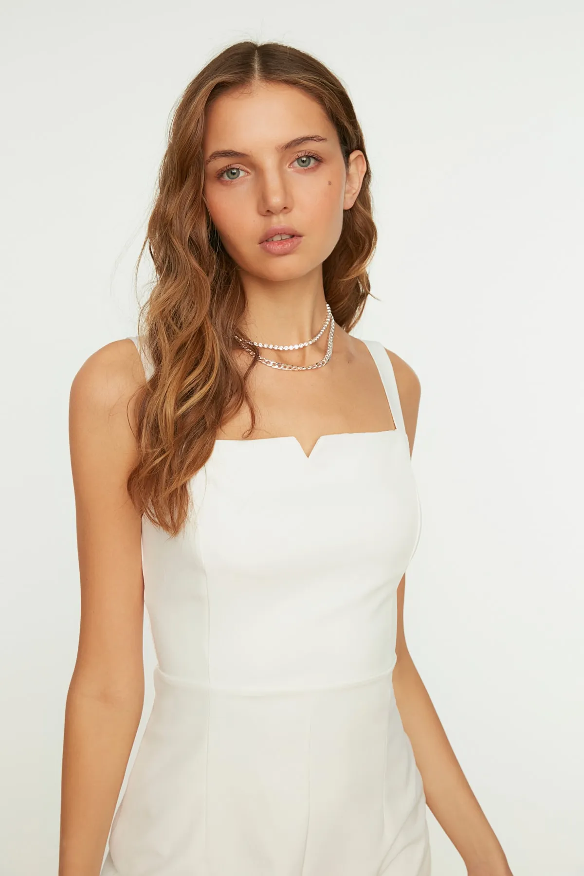 Trendyol Collection  Ecrufarbenes, geschlitztes Webkleid TWOSS19BB0216