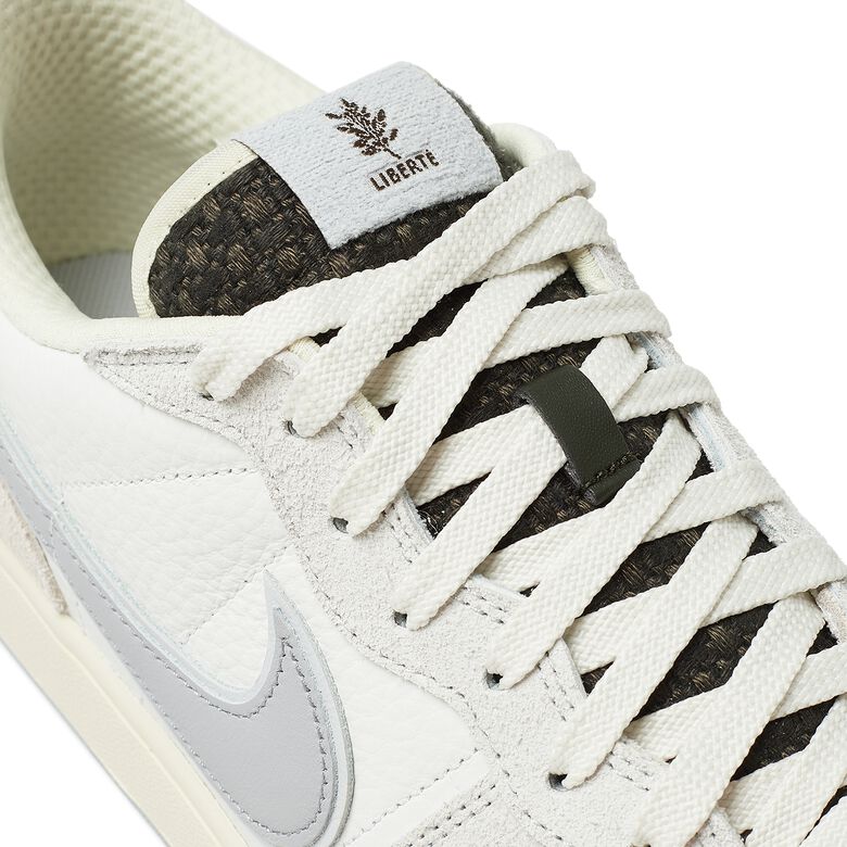 NIKE Wmns Terminator Low 