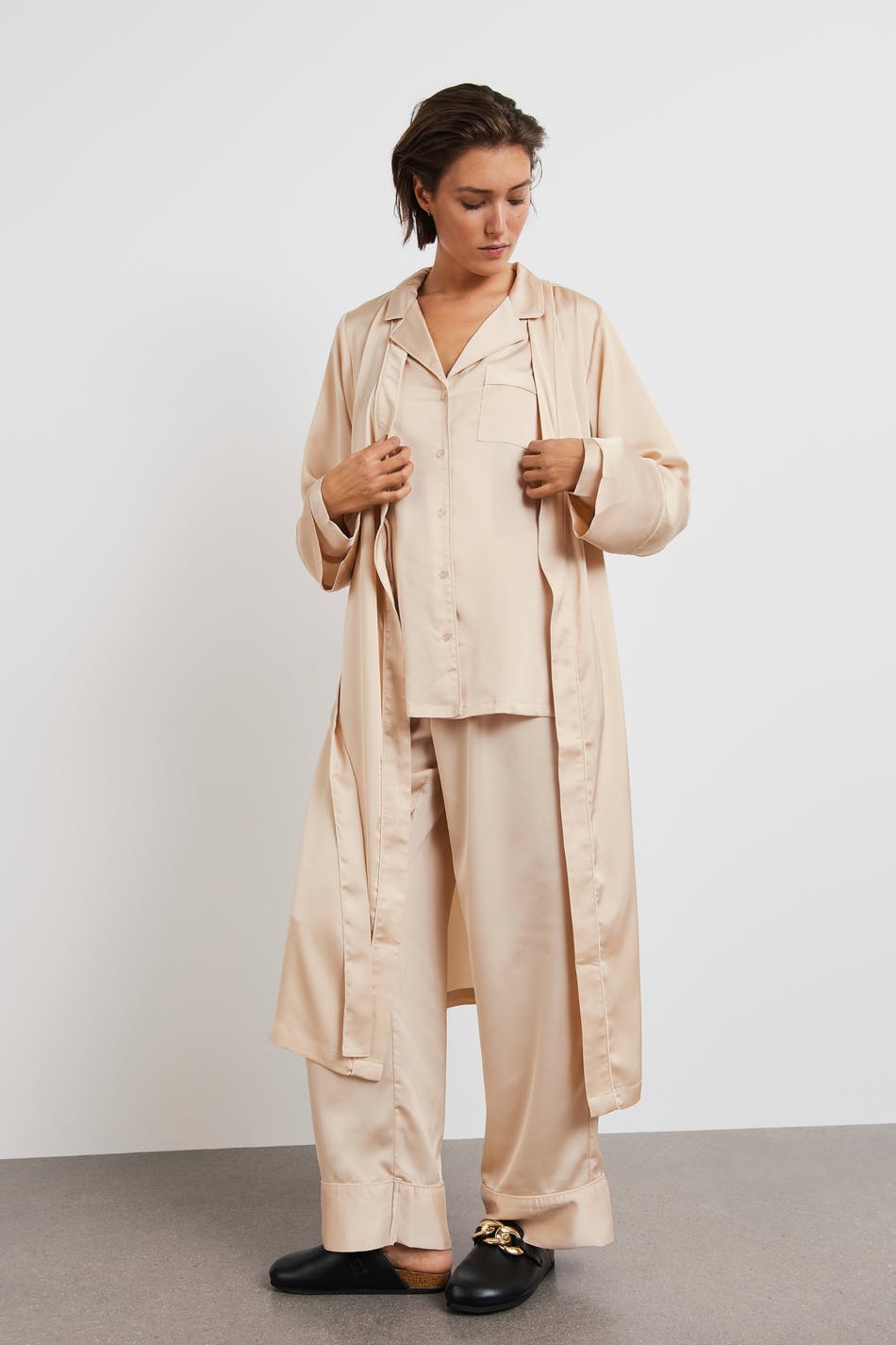 Nicole satin robe