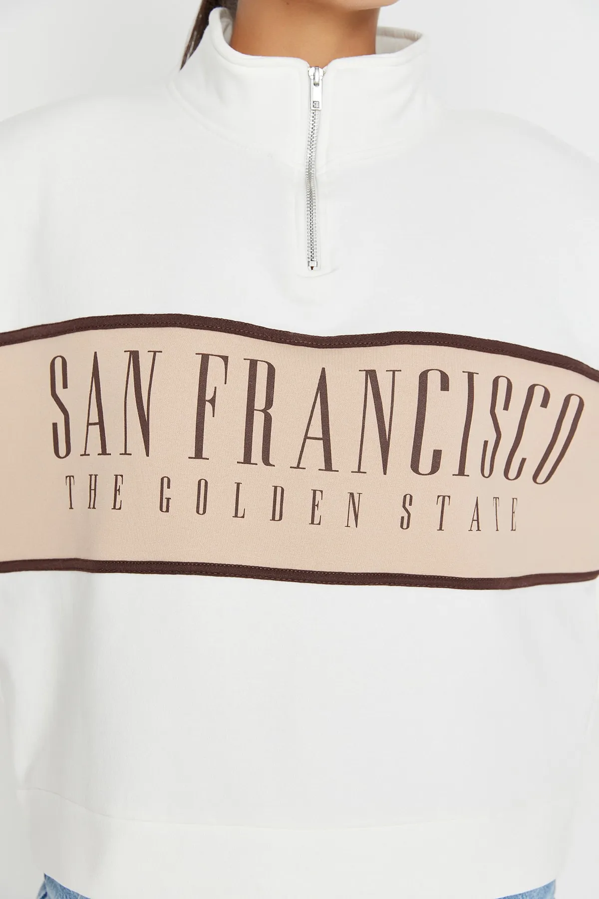 Trendyol Collection  Ecru Basic Bedrucktes Sweatshirt aus dickem Fleece-Strick TWOAW23SW00117