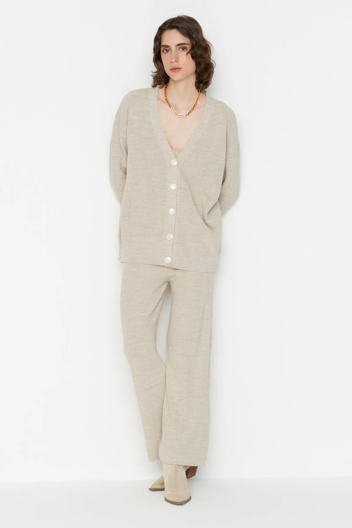 Trendyol Collection  Beiges Super-Oversize-Strickoberteil und -Unterteil-Set TWOAW23AU00001