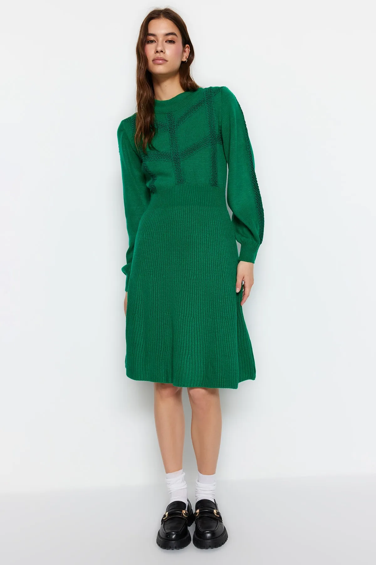 Trendyol Collection  Grünes Mini-Spitzenkleid aus Strick TWOAW22EL0011