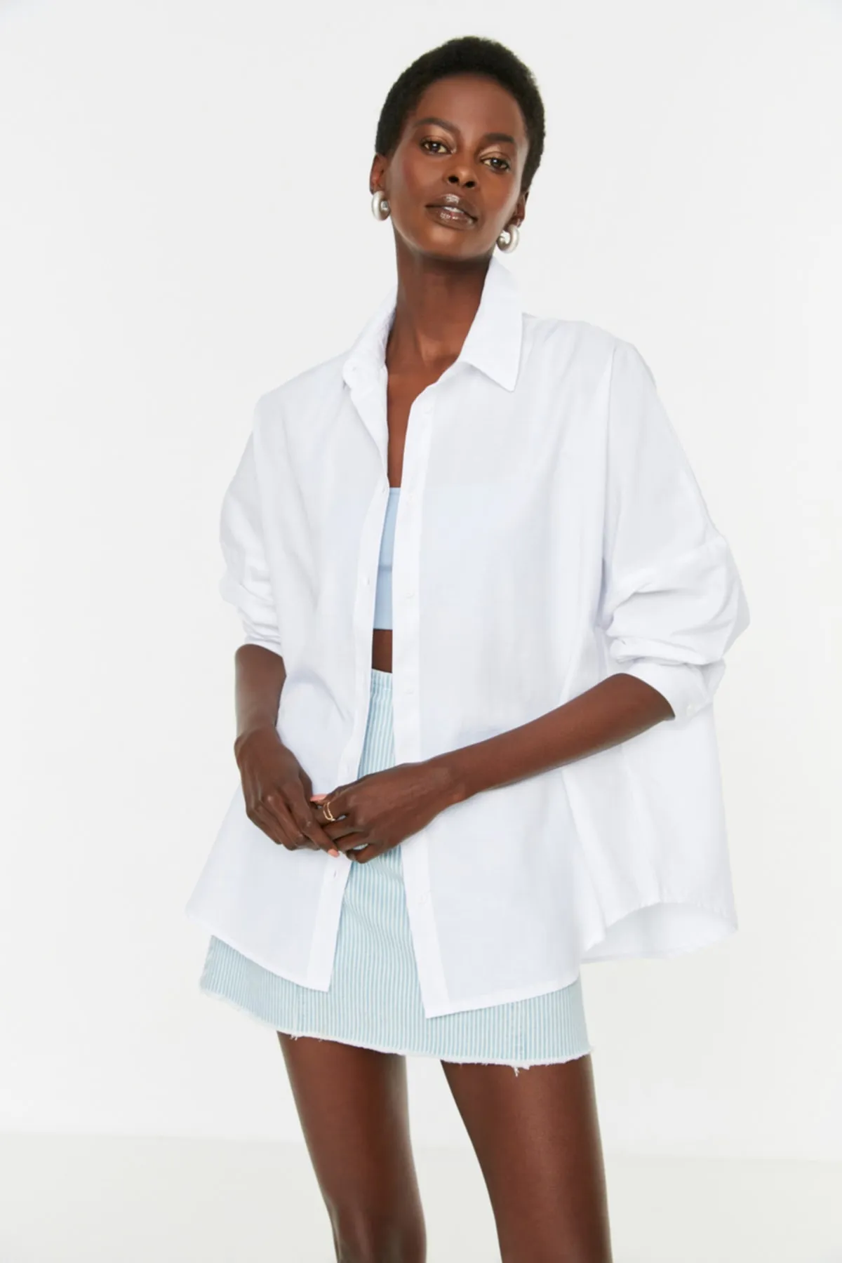 Trendyol Collection  Ecrufarbenes Oversize-Hemd aus Baumwolle – weite Passform, gewebt, TWOSS22GO0669