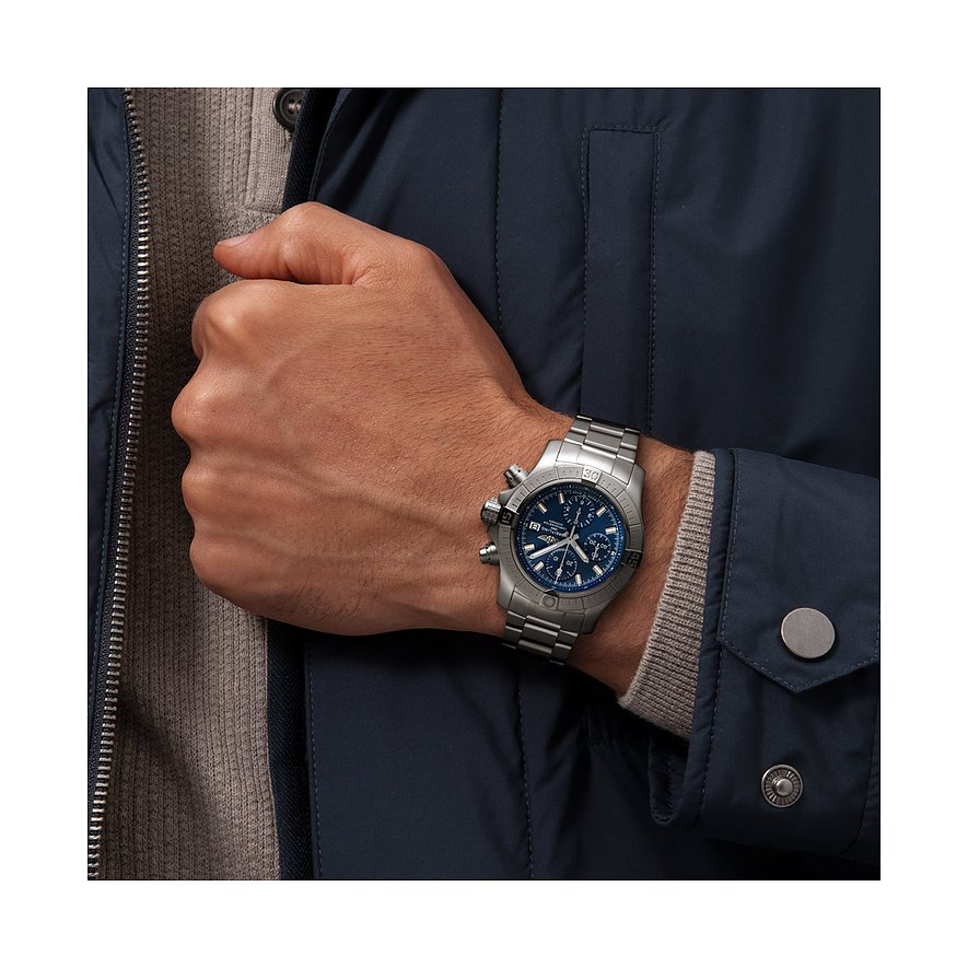 Breitling Herrenuhr Avenger Chronograph 43