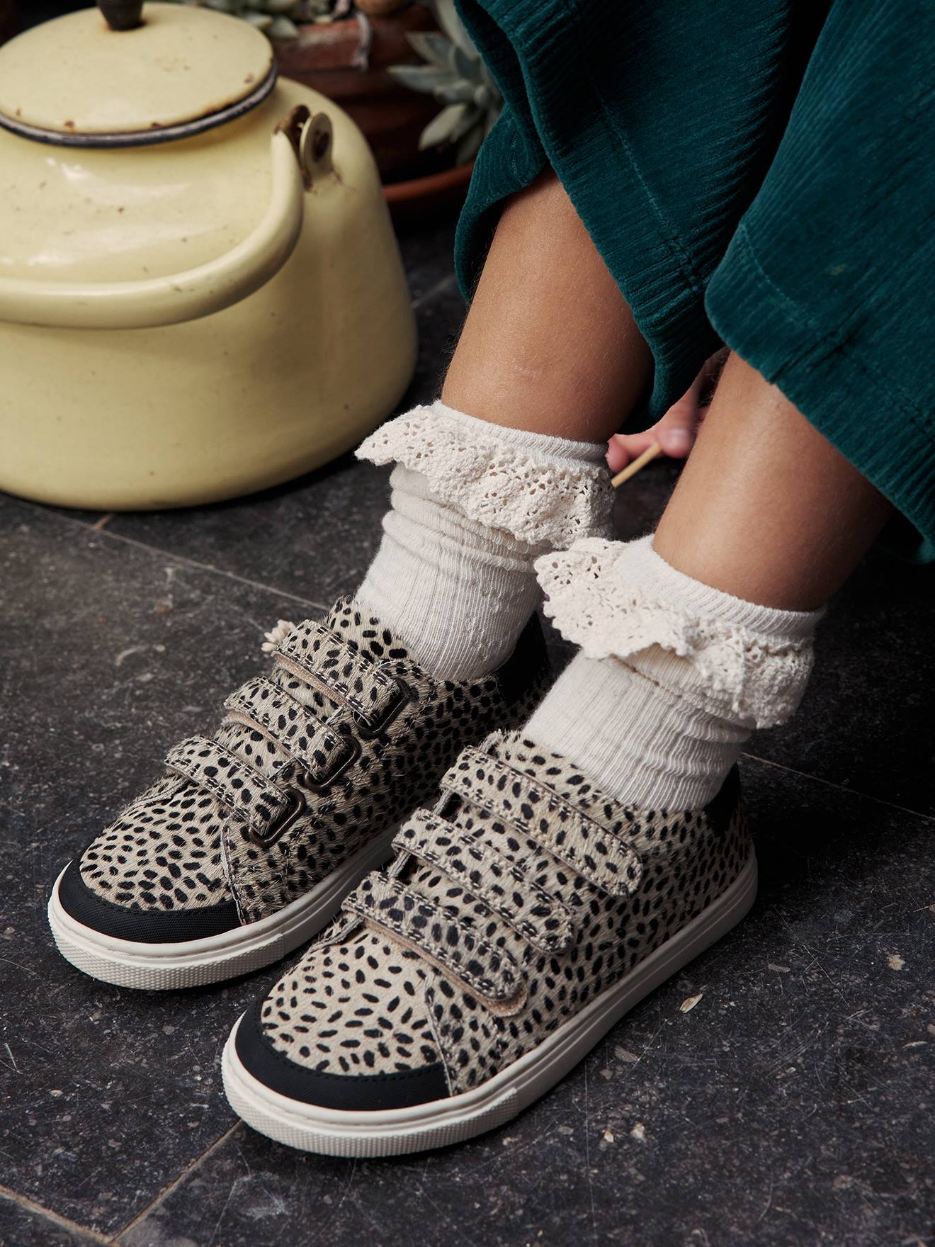 Baskets scratchées en cuir fantaisie fille beige imprimé
