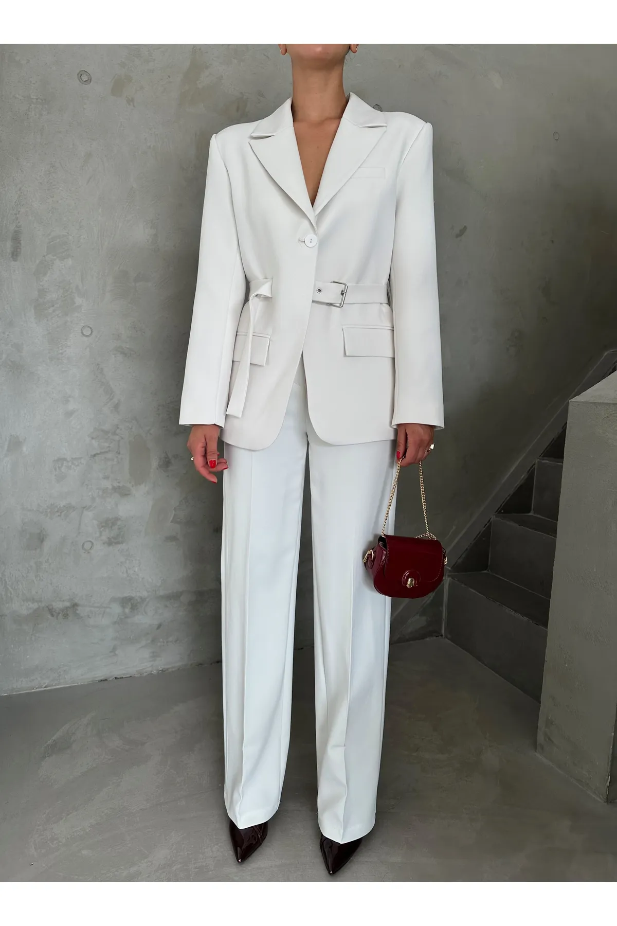 Laluvia  Weißes Set aus Jacke und Hose mit Gürtel