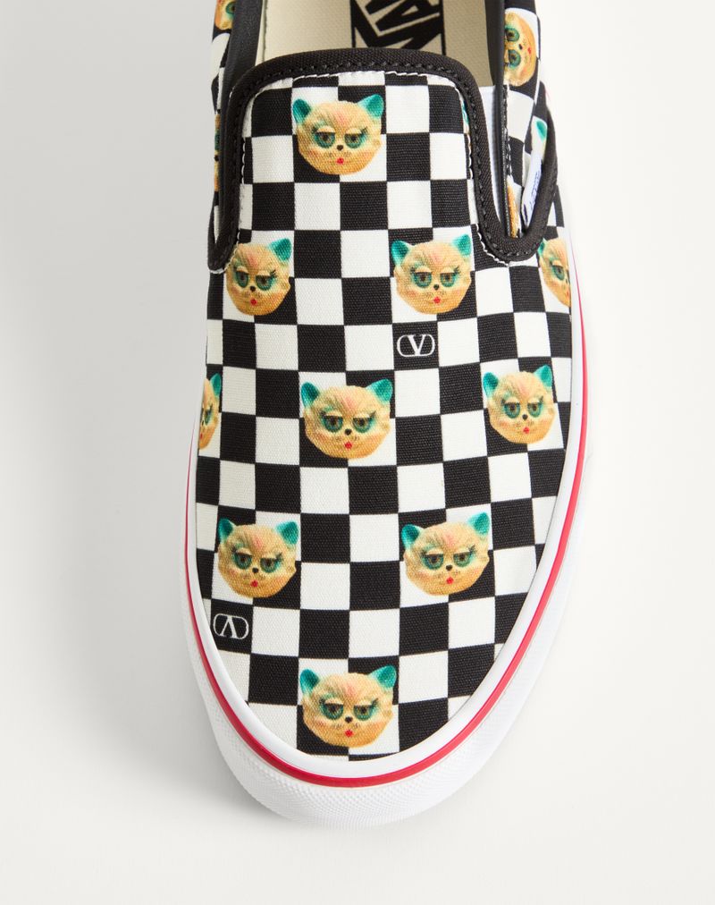 Valentino Garavani og Vans slip-on sneaker i stof med Le Chat De La Maison-print og V-logo-skakbrætprint