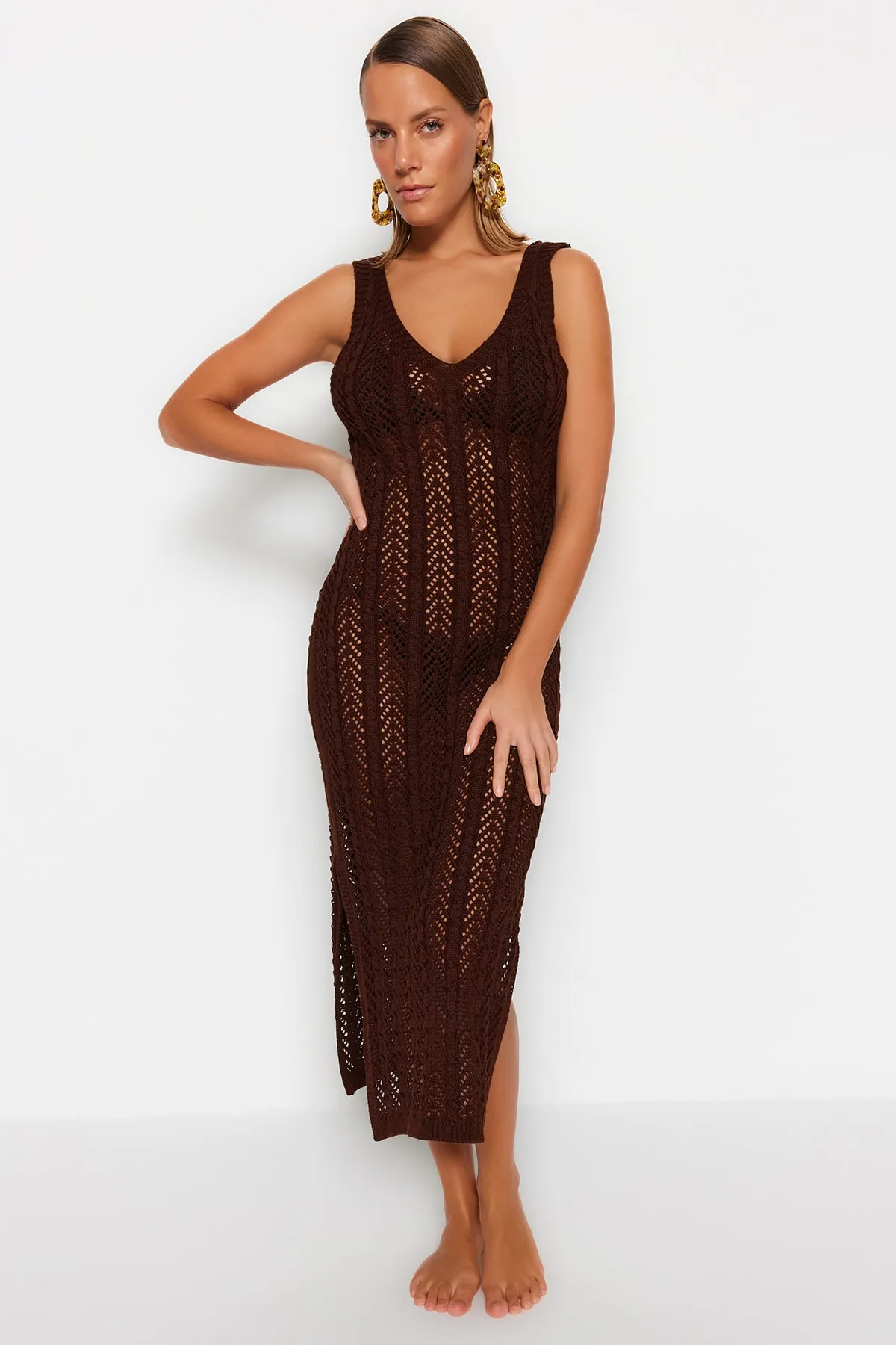 Trendyol Collection  Braunes, tailliertes Midi-Strandkleid aus Strick TBESS23EL00226