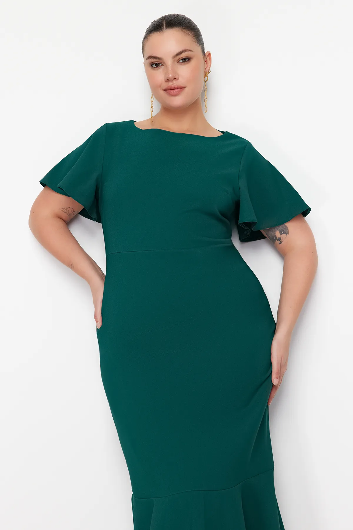 Trendyol Curve  Dunkelgrünes Finike-Webkleid in Übergröße