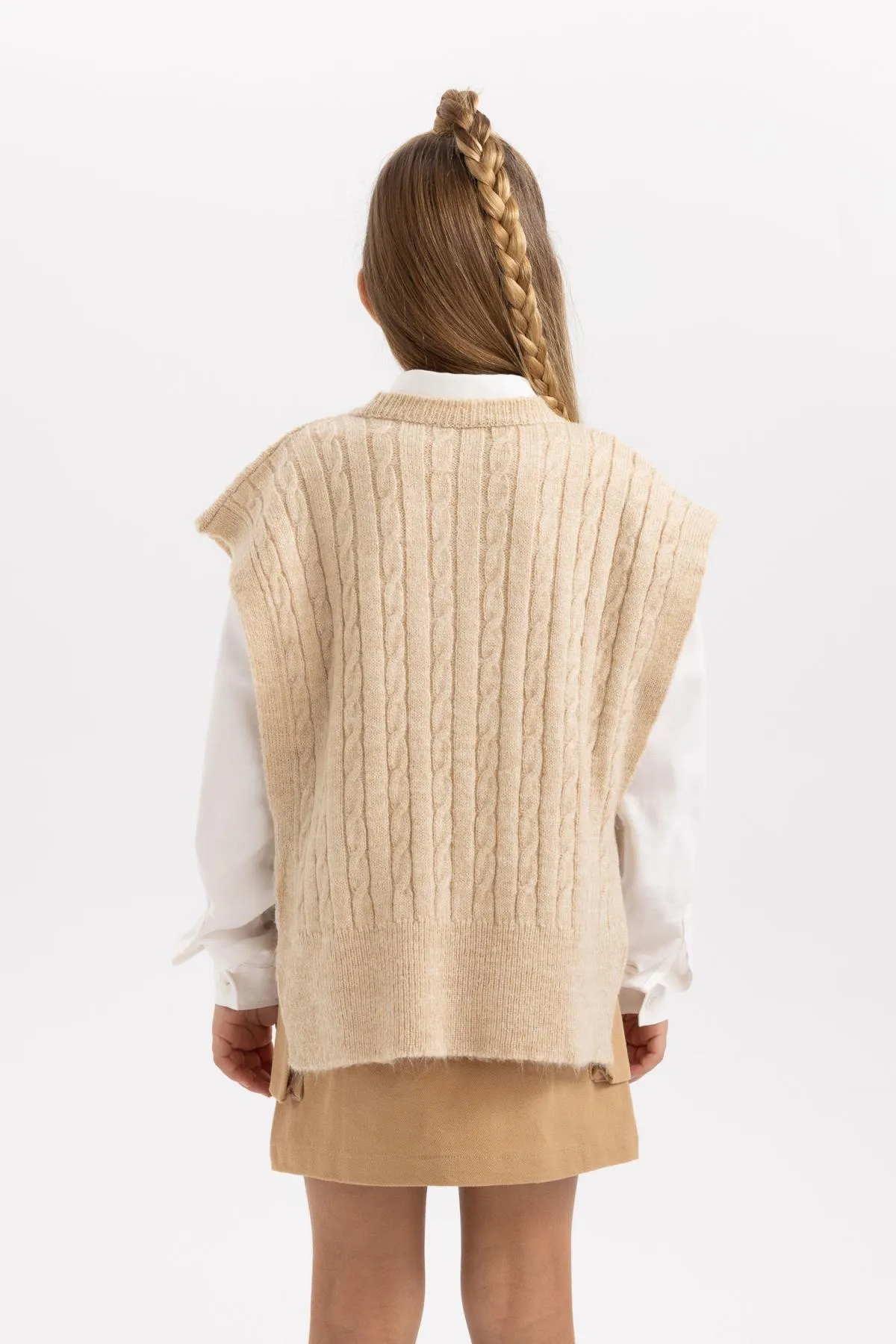 DeFacto  Strickpullover für Mädchen mit normaler Passform und Rundhalsausschnitt