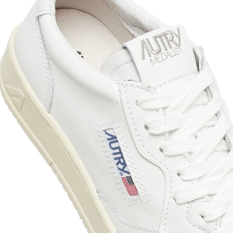 Autry Wmns 01 Low WLL15 white