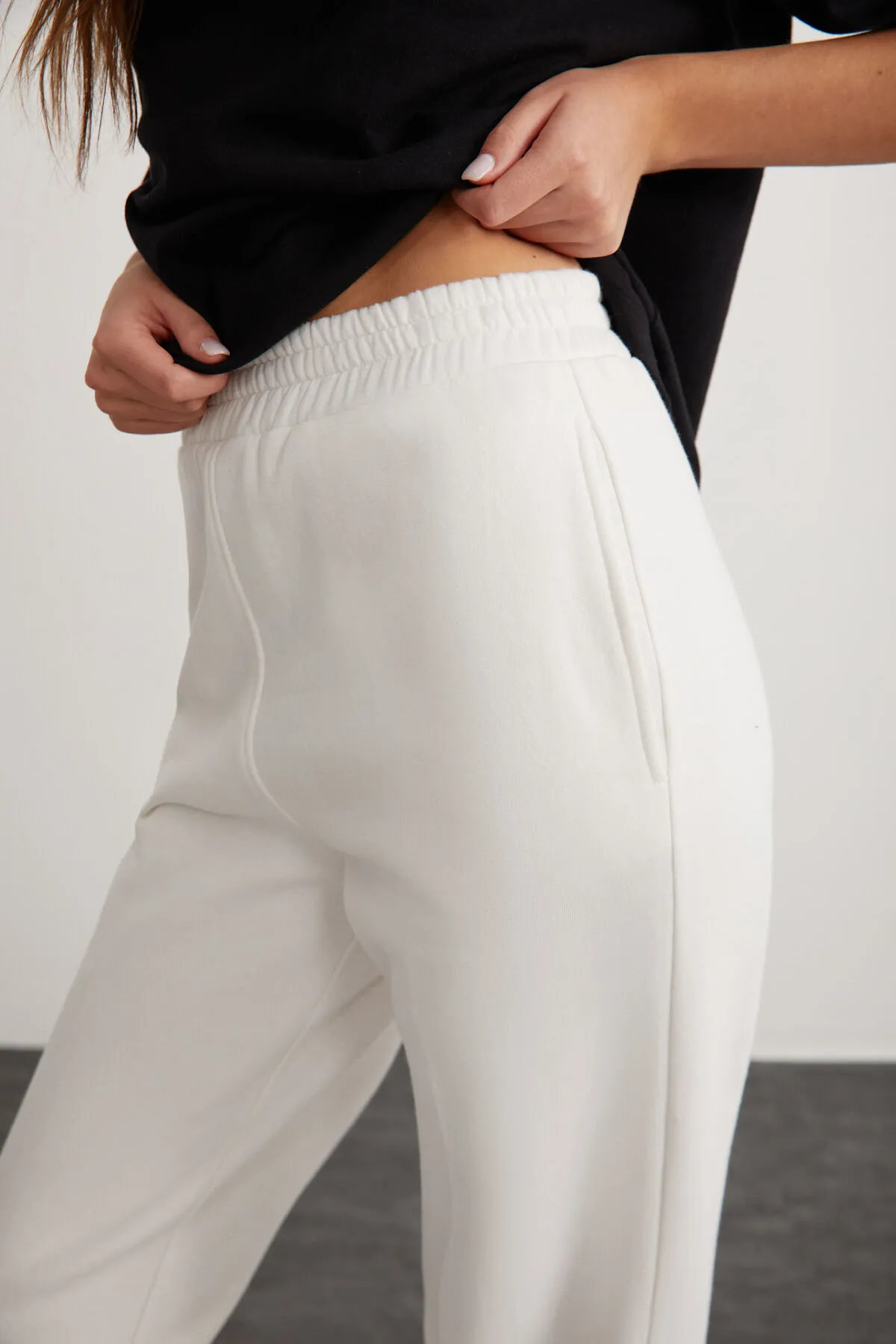 GRIMELANGE  Elısa Damen-Jogginghose in entspannter Passform in Weiß mit elastischem Bund und Beinen