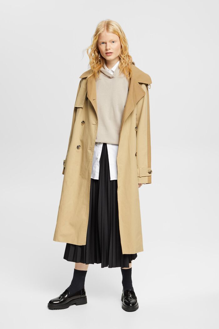 Trenchcoat im Bahnendesign