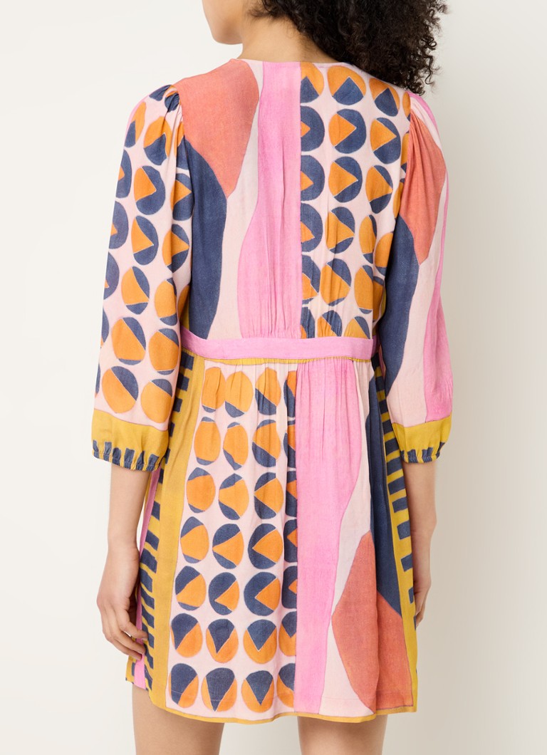 Vestido túnica corto Myriem de ba&sh con estampado gráfico.