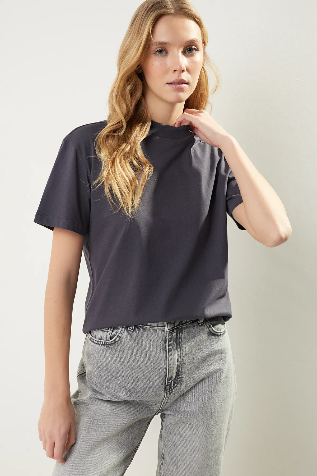 Trendyol Collection  Anthrazit-Orange 2er-Pack Basic-Strick-T-Shirt mit Stehkragen TWOSS20TS1500