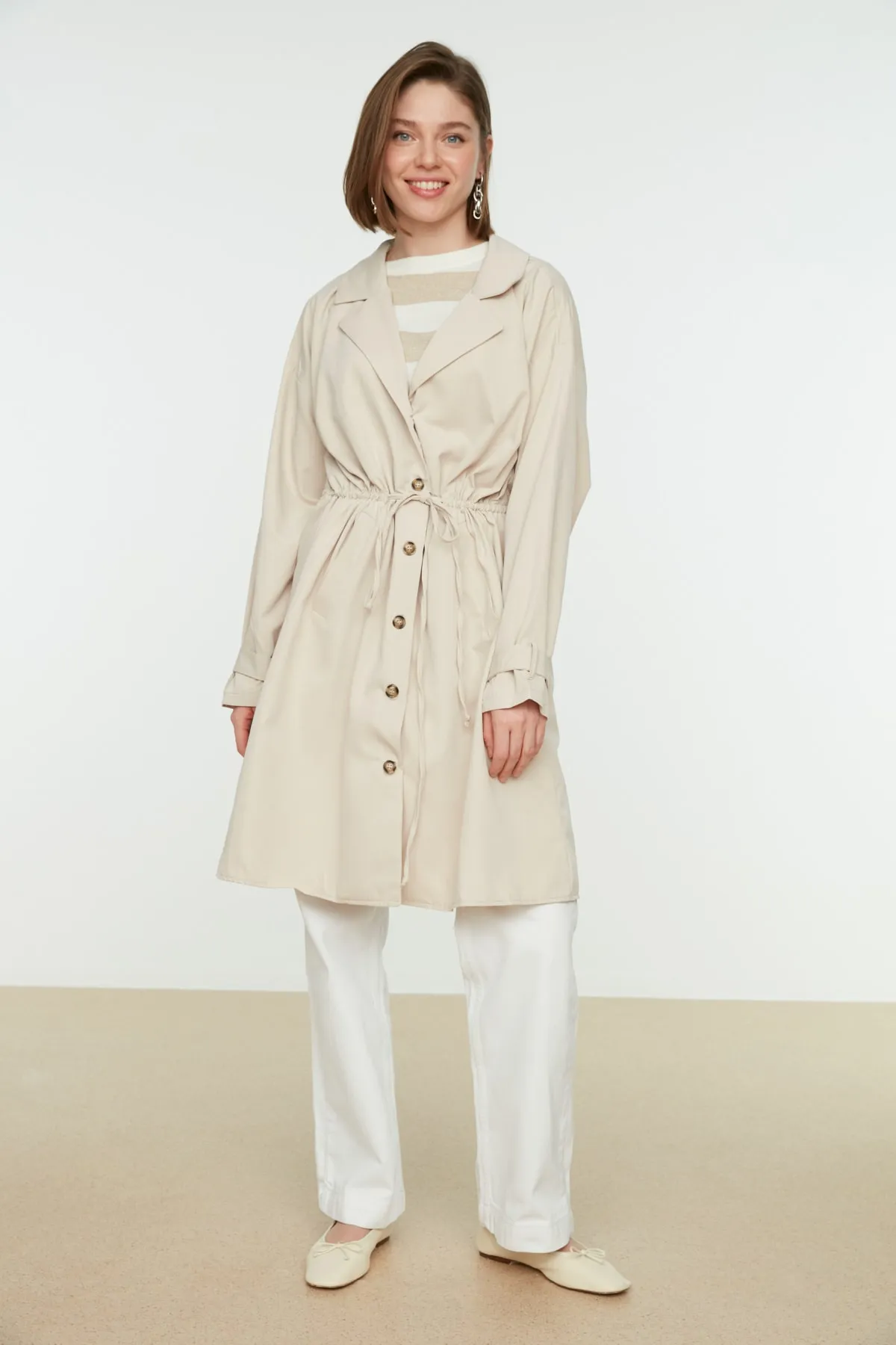 Trendyol Modest  Steinjacke Kragen Taille Kordelzug Tasche Detail Cap & Ferace TCTSS22KF0001
