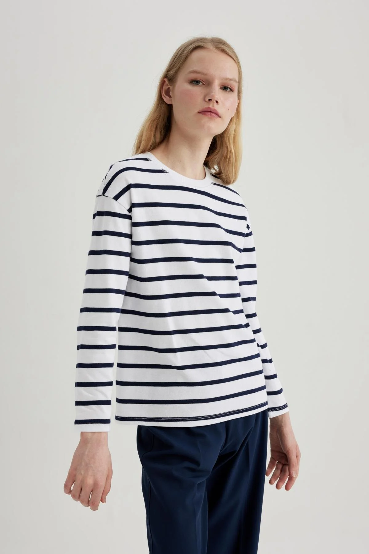 DeFacto  Gestreiftes Langarm-T-Shirt mit normaler Passform C2103ax24sp