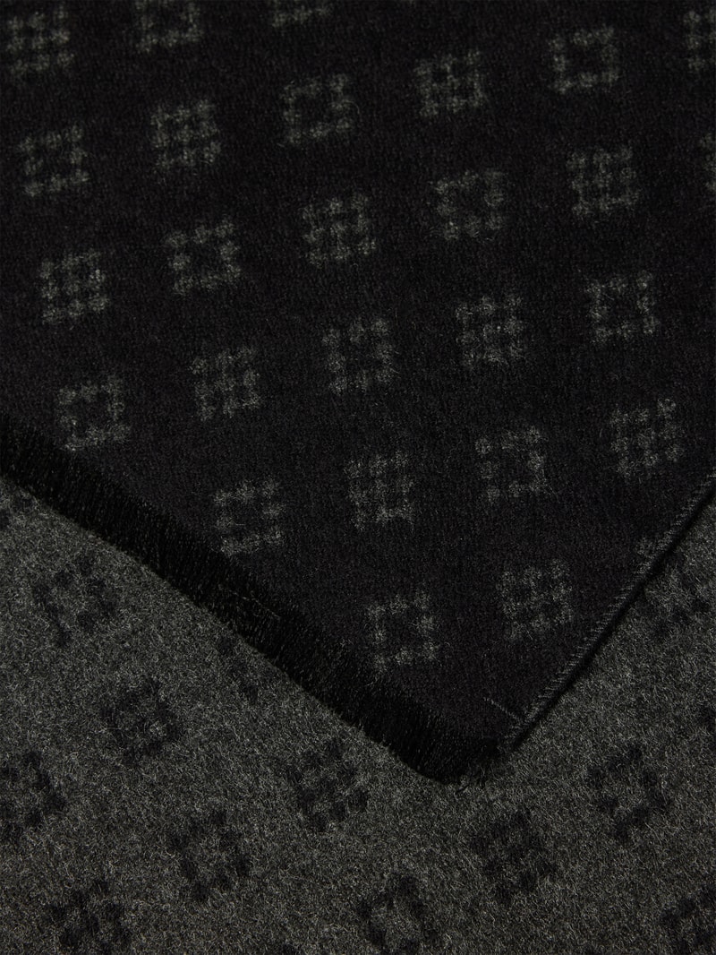 Schal mit Allover-Muster in schwarz
