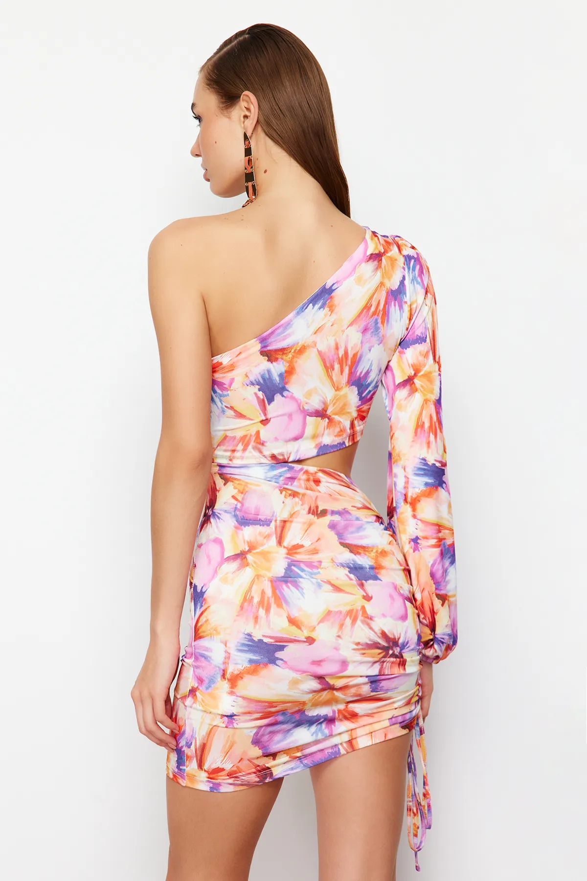 Trendyol Collection  Rosafarbenes, eng anliegendes Strickkleid mit Fenster/Ausschnitten TPRSS21EL0179