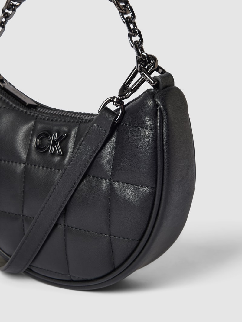 Hobo Bag mit Label-Applikation Modell 'LOCK QUILT' in schwarz