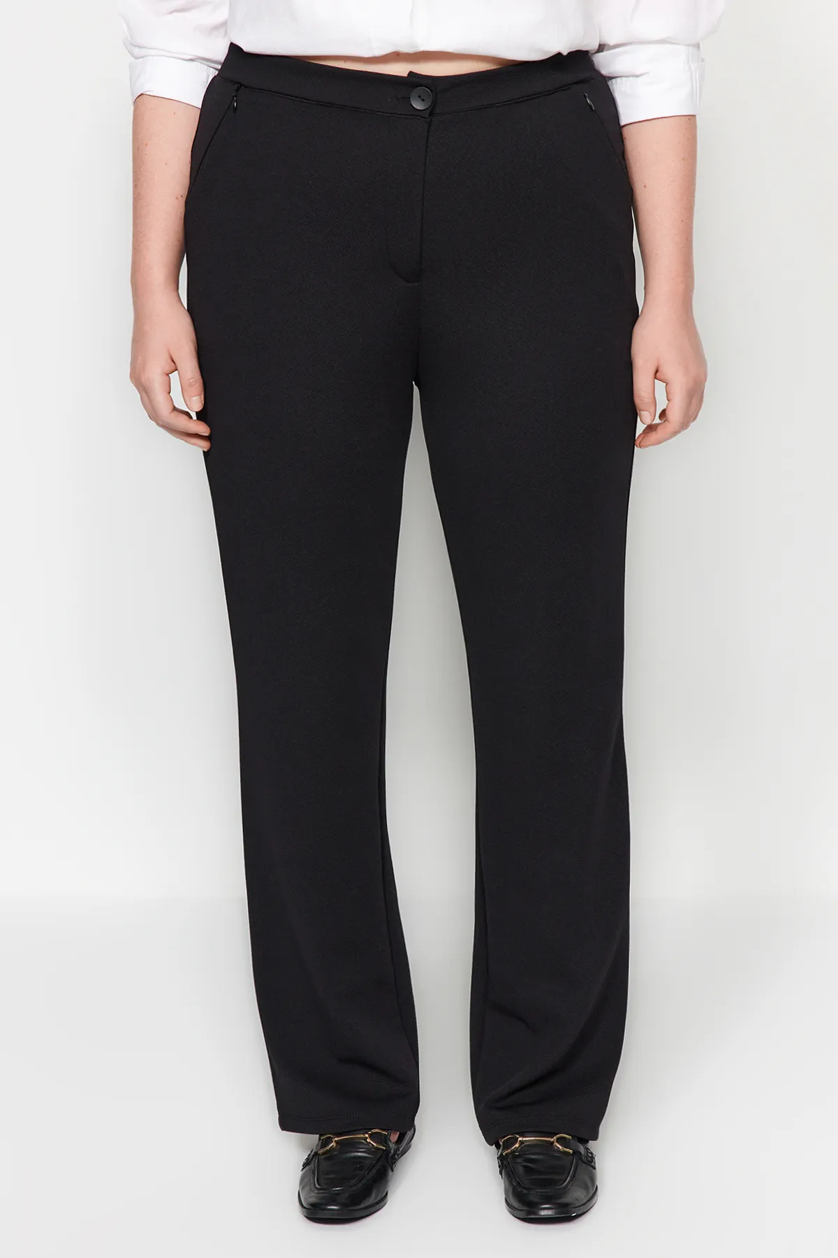 Trendyol Curve  Schwarze Hose aus gestricktem Crêpe mit hoher Taille, große Größe TBBAW24AR00022