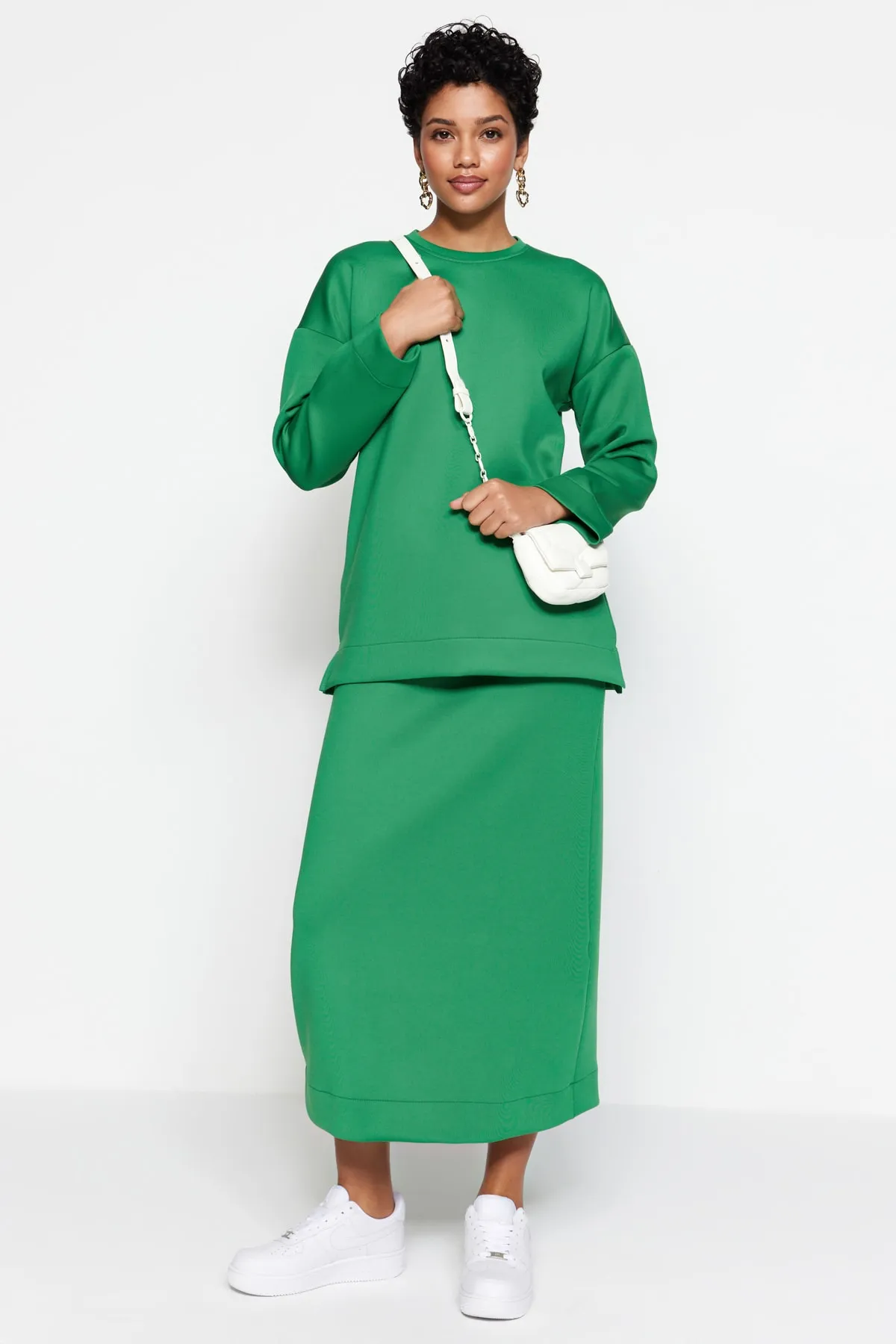 Trendyol Modest  Grünes Scuba-Tunika-Rock-Strickset mit Schnürdetail auf der Vorderseite TCTSS23US00013