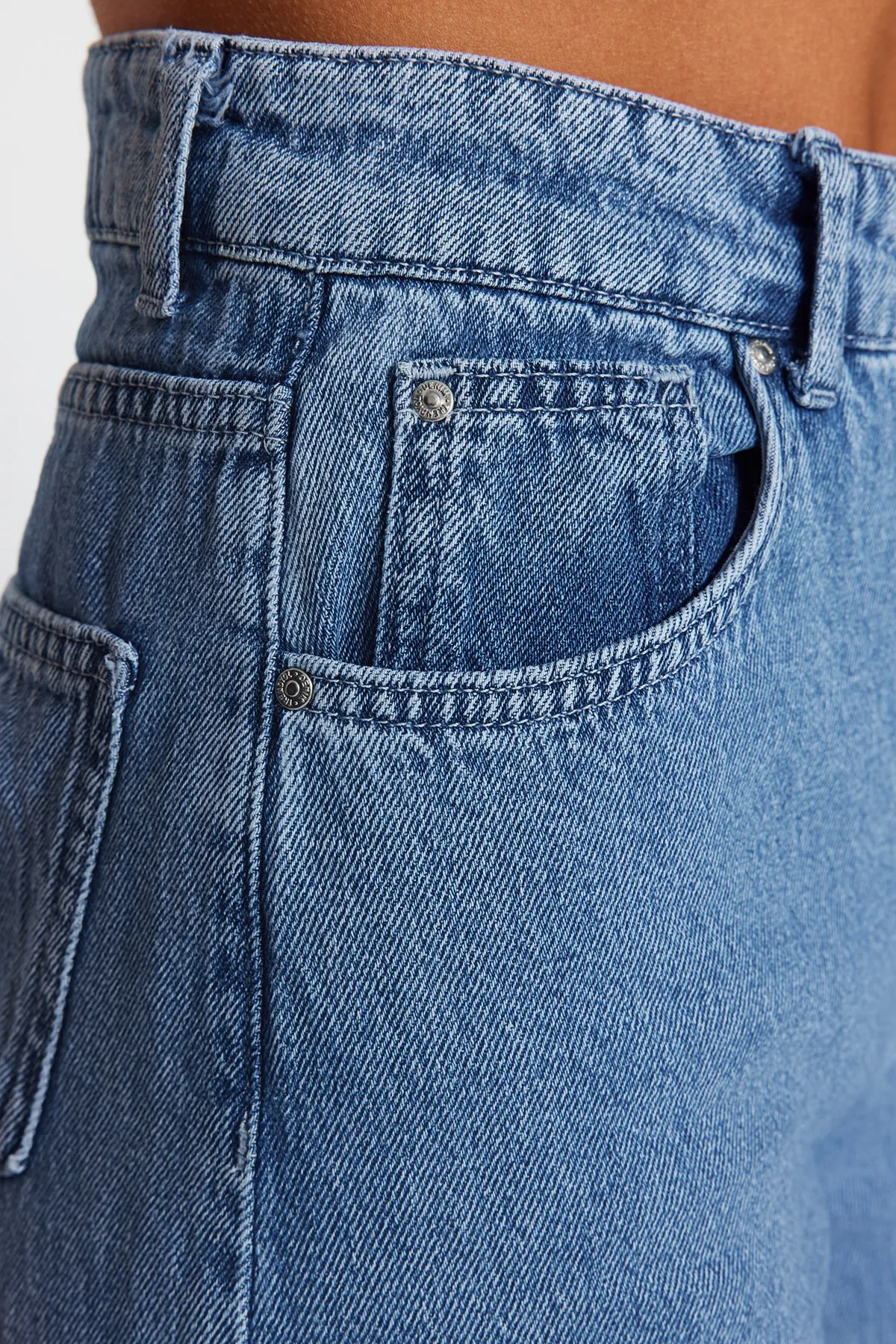 Trendyol Collection  Blaue, extra weite Jeans mit hoher Taille und weitem Bein TWOSS23JE00286