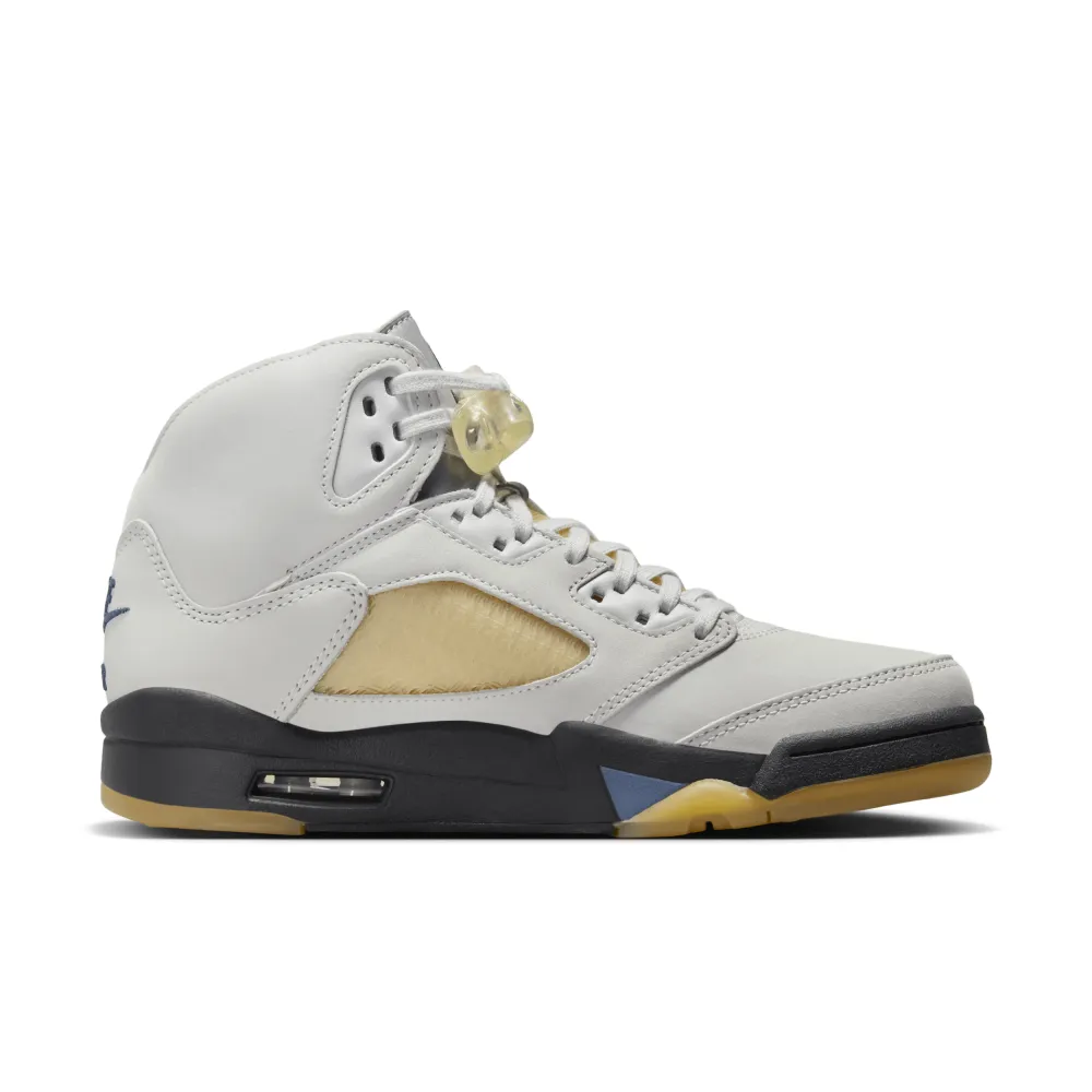 NIKE JORDAN A Ma Maniére X Air Jordan 5 Retro WMNS Photon Dust FZ5758-004 / weiss