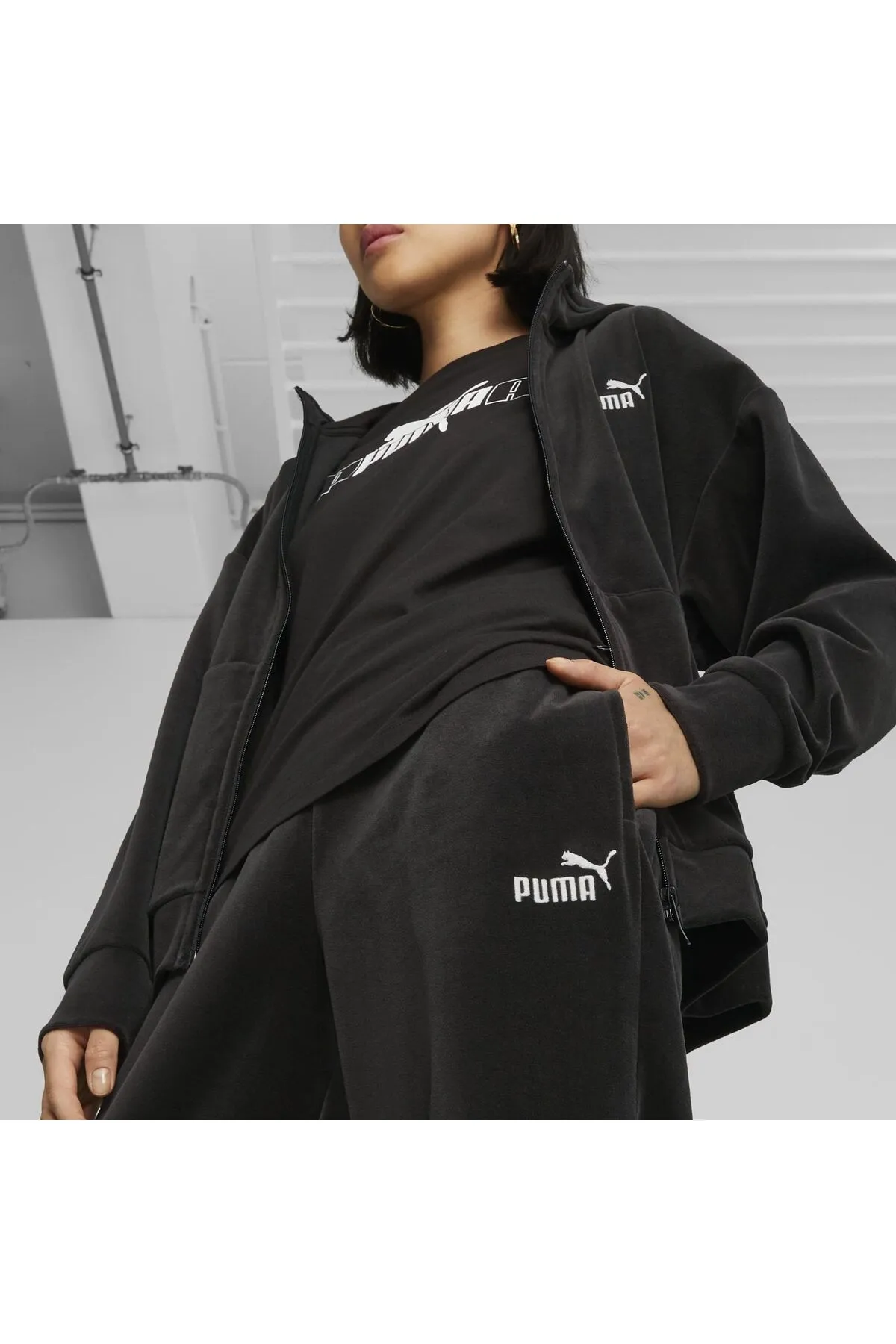 Puma  ESS ELEVATED Velours Jogginghose für Damen-Schwarz67599301