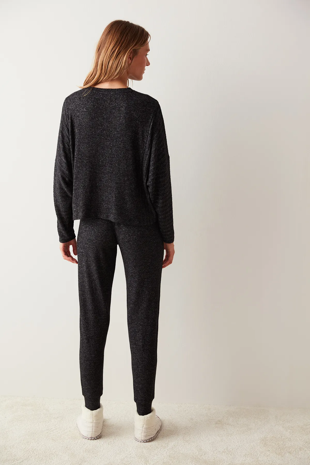 Penti  Schwarzes Thermo-Pyjama-Set für Mädchen