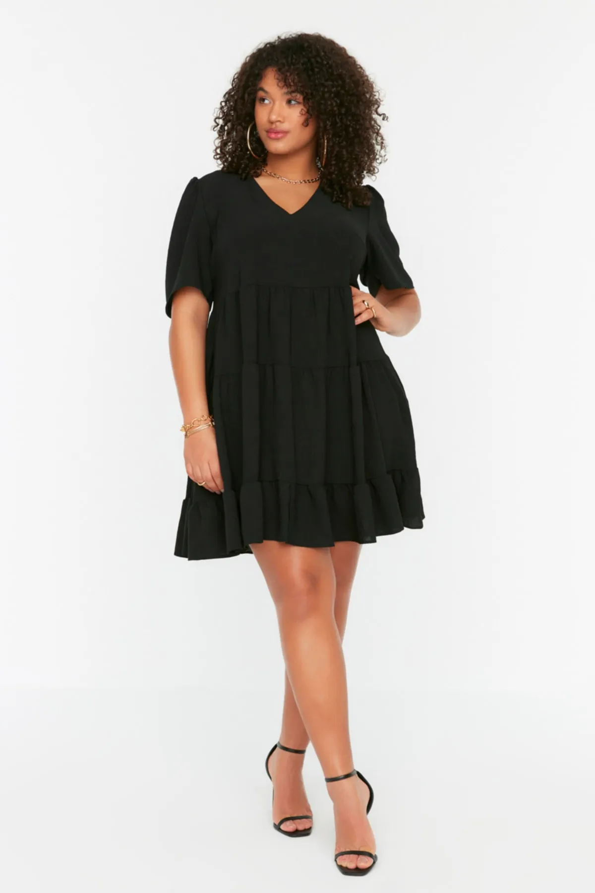 Trendyol Curve  Schwarzes gewebtes Volantkleid TBBSS22EL1597