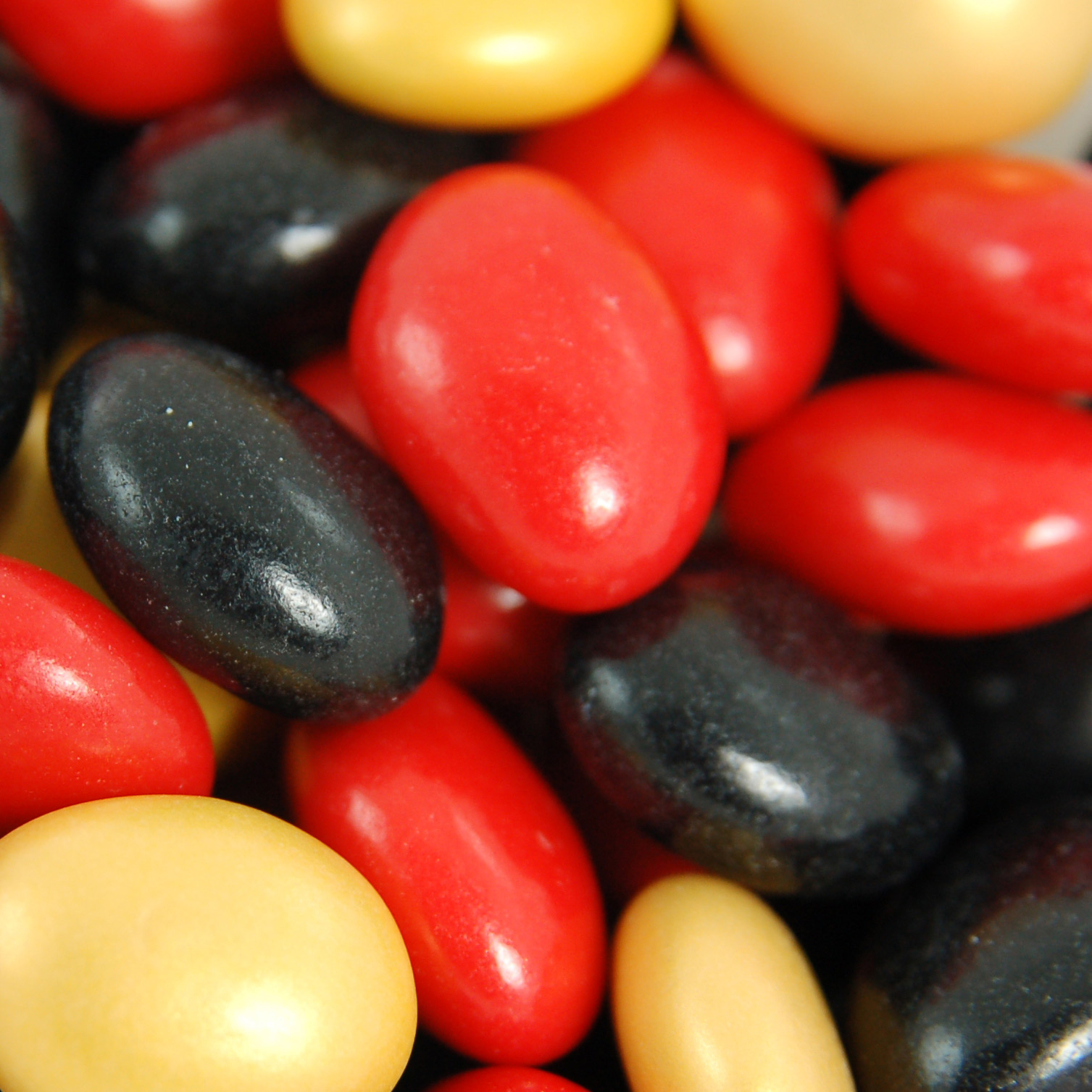 agilus dragees Salmitos schwarz-rot-gold 1kg